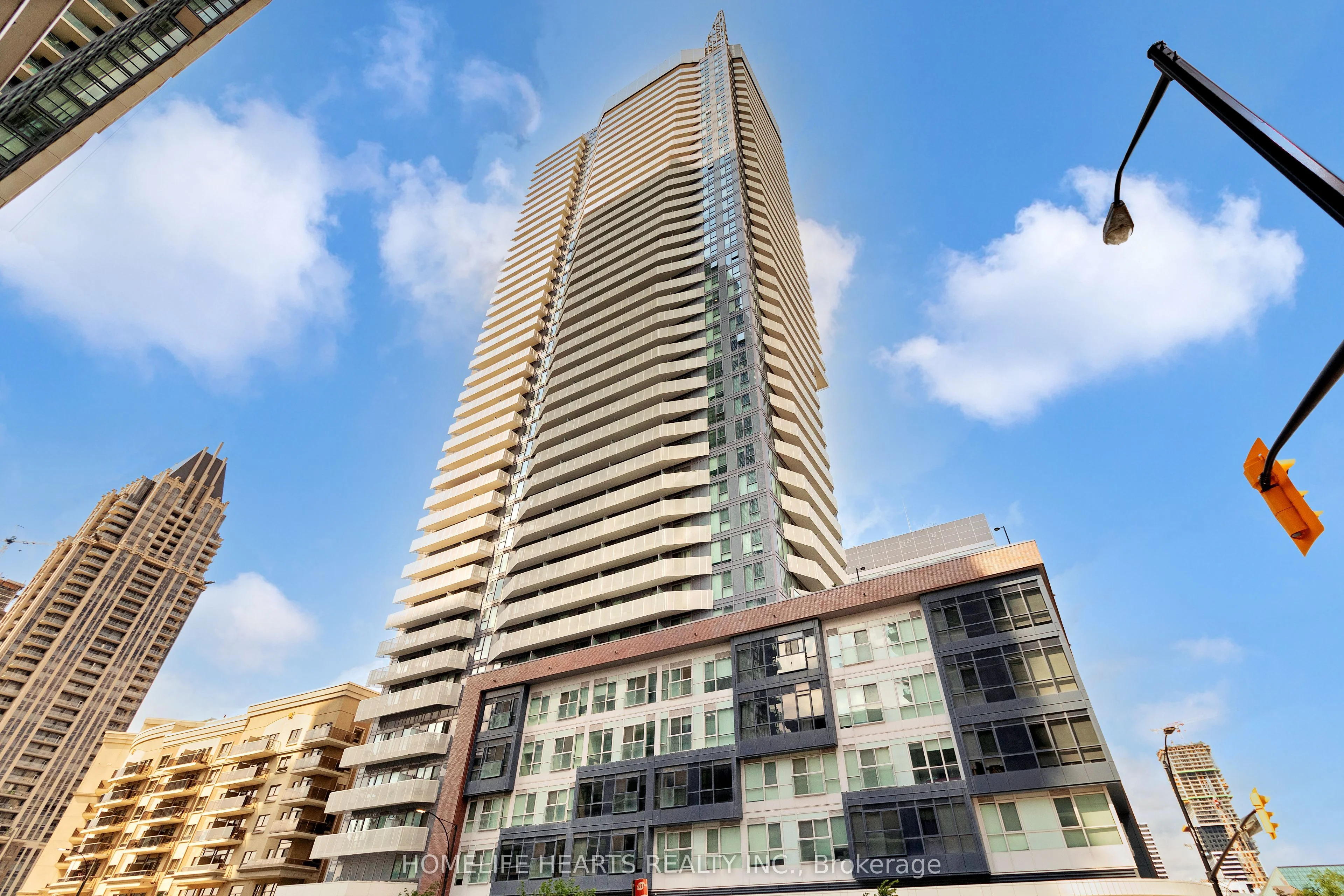 4065 Confederation Parkway #2408, Mississauga, On L5b 0l4