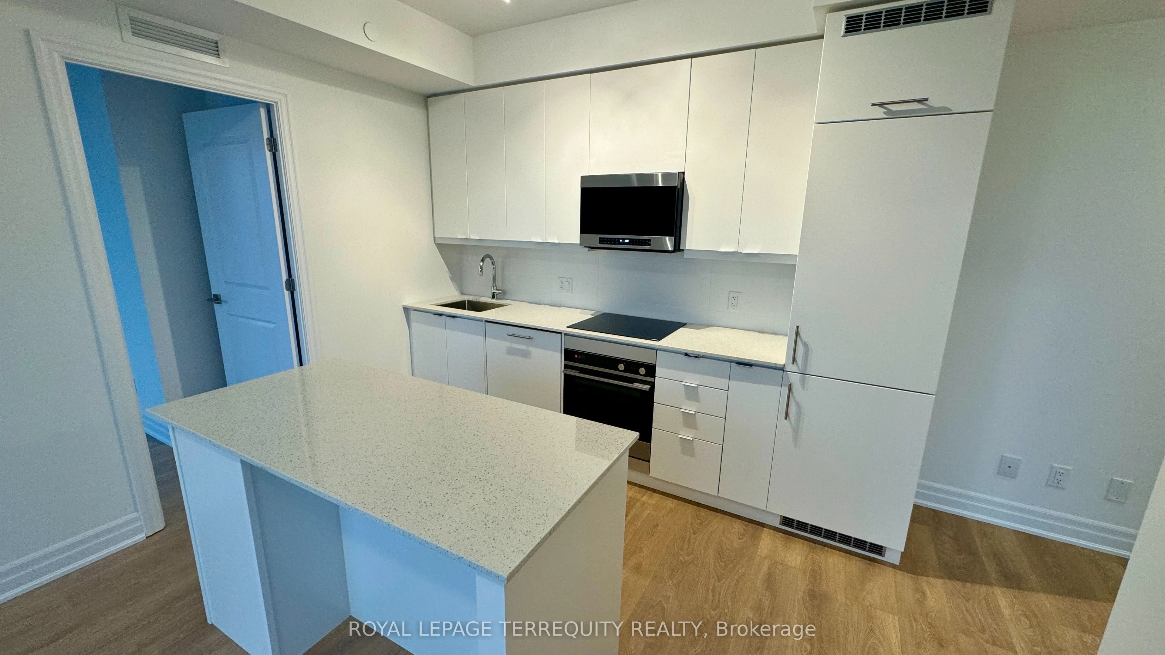 30 Elm Drive 904, Mississauga, ON L5B 0N6