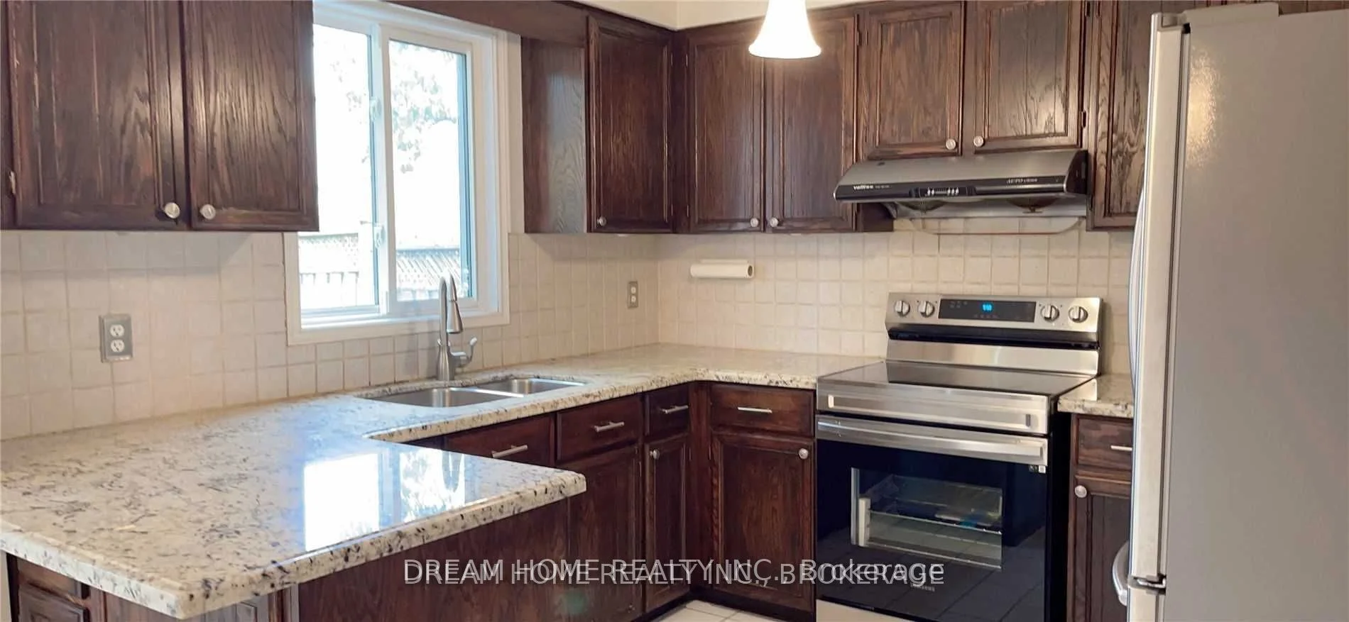 417 Luzon Crescent, Mississauga, ON L5B 3W8