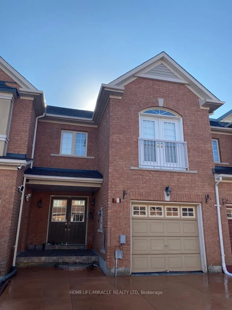 Att/Row/Townhouse in Brampton