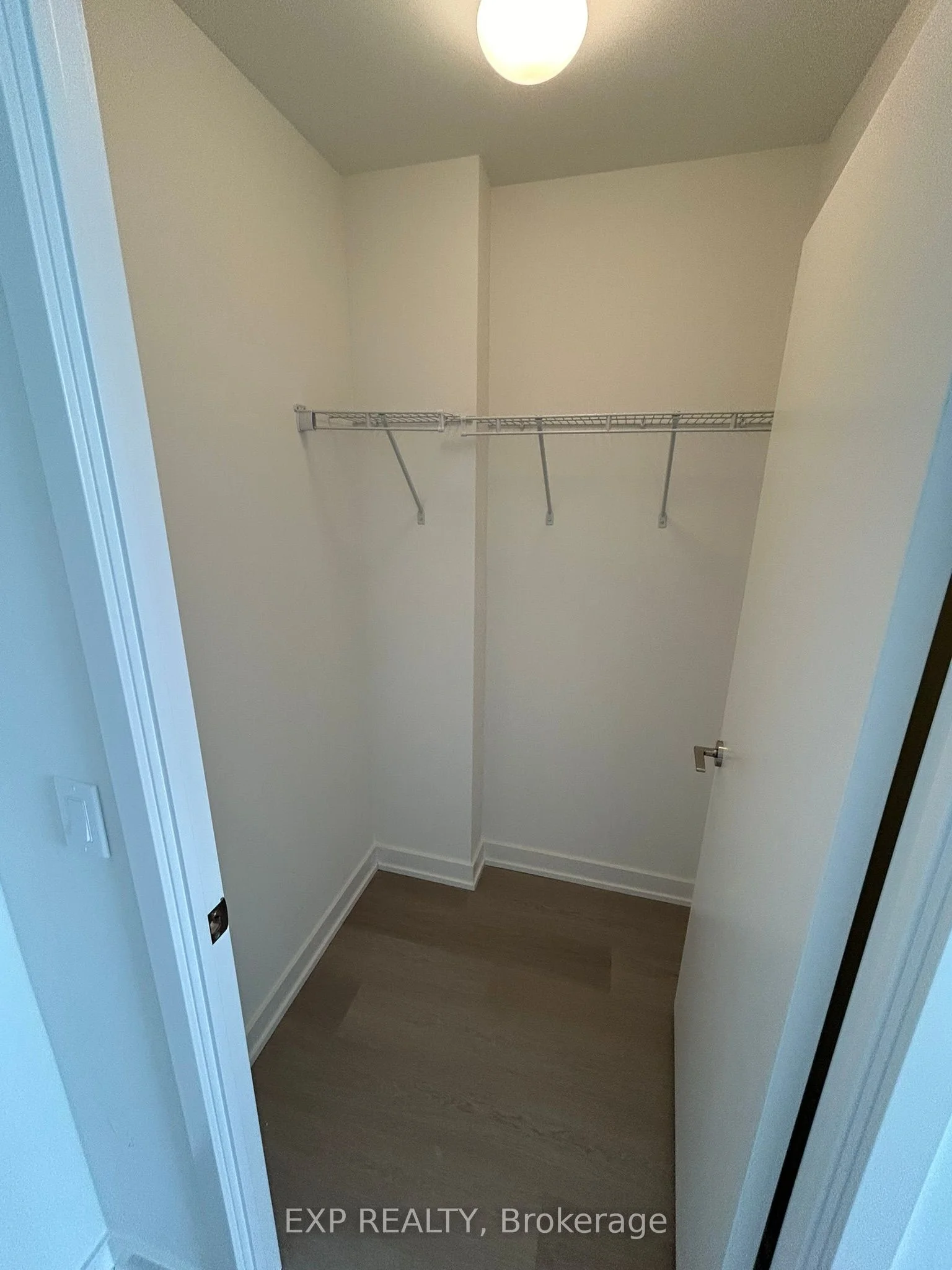 859 The Queensway 209, Toronto W07, ON M8Z 1N8