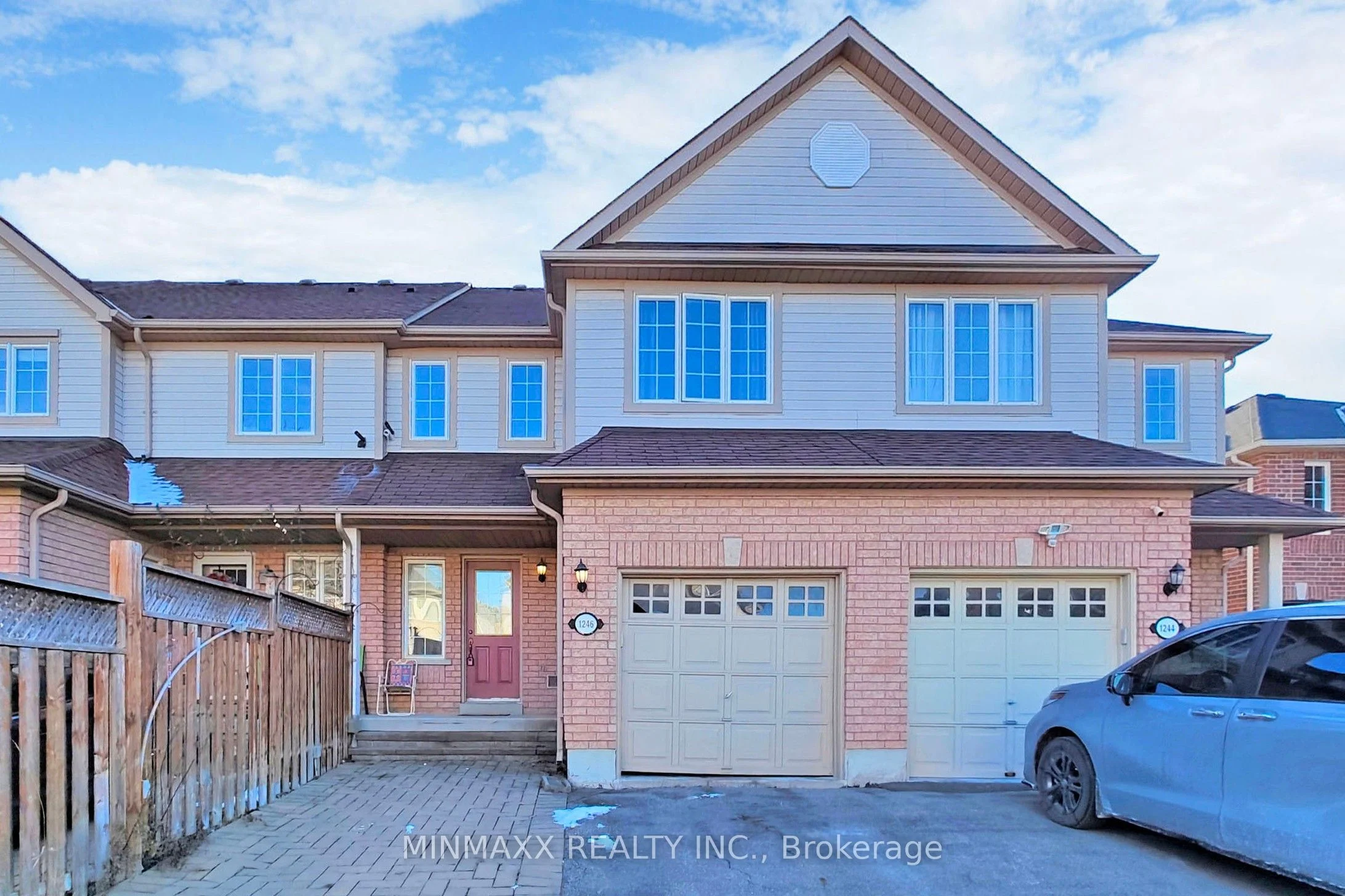 Att/Row/Townhouse in Milton