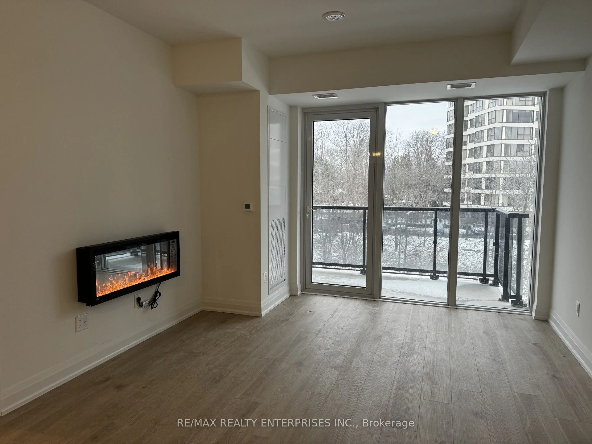 1035 Southdown Road 303, Mississauga, On L5j 0a2