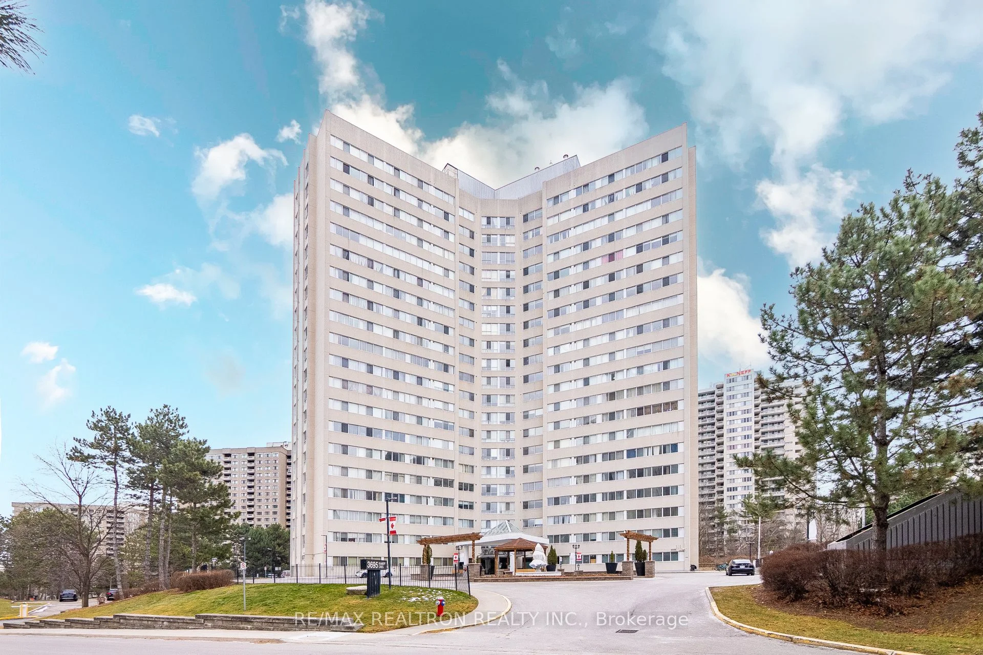 3695 Kaneff Crescent 703, Mississauga, On L5a 4b6