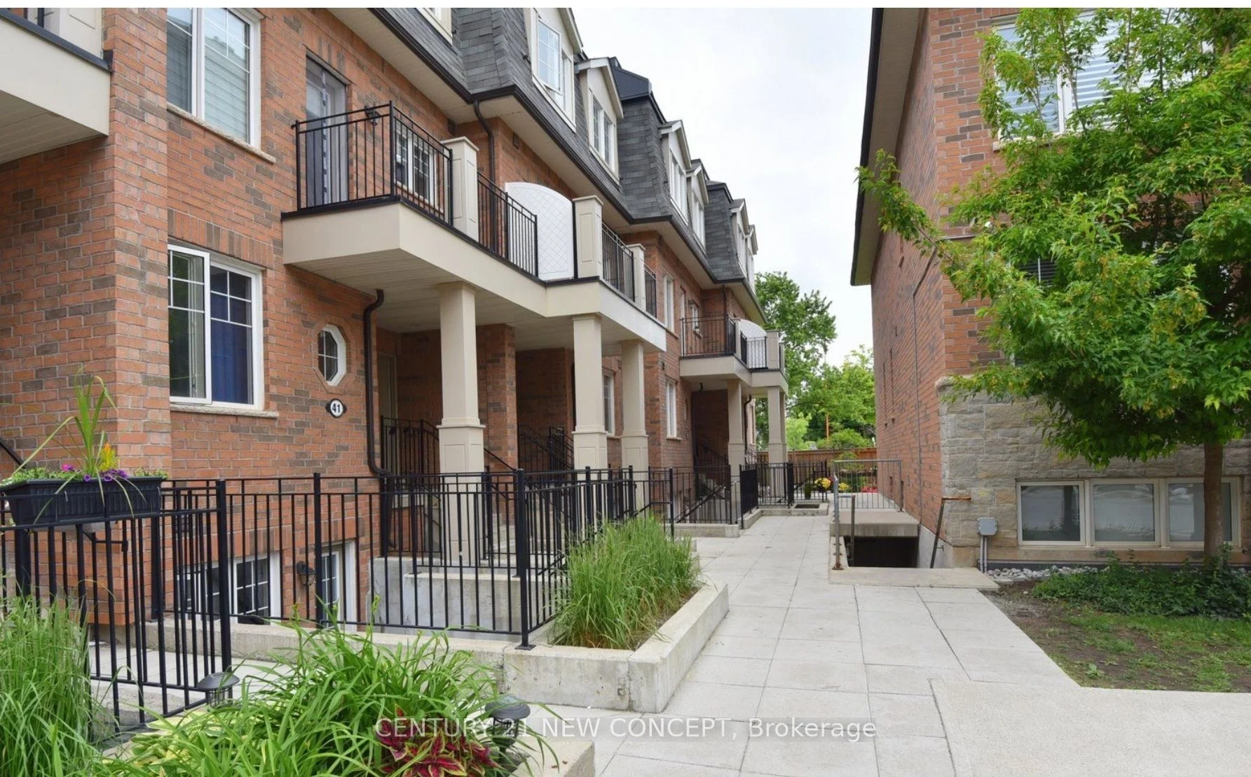 2420 Baronwood Drive 43-02, Oakville, On L6m 0x6