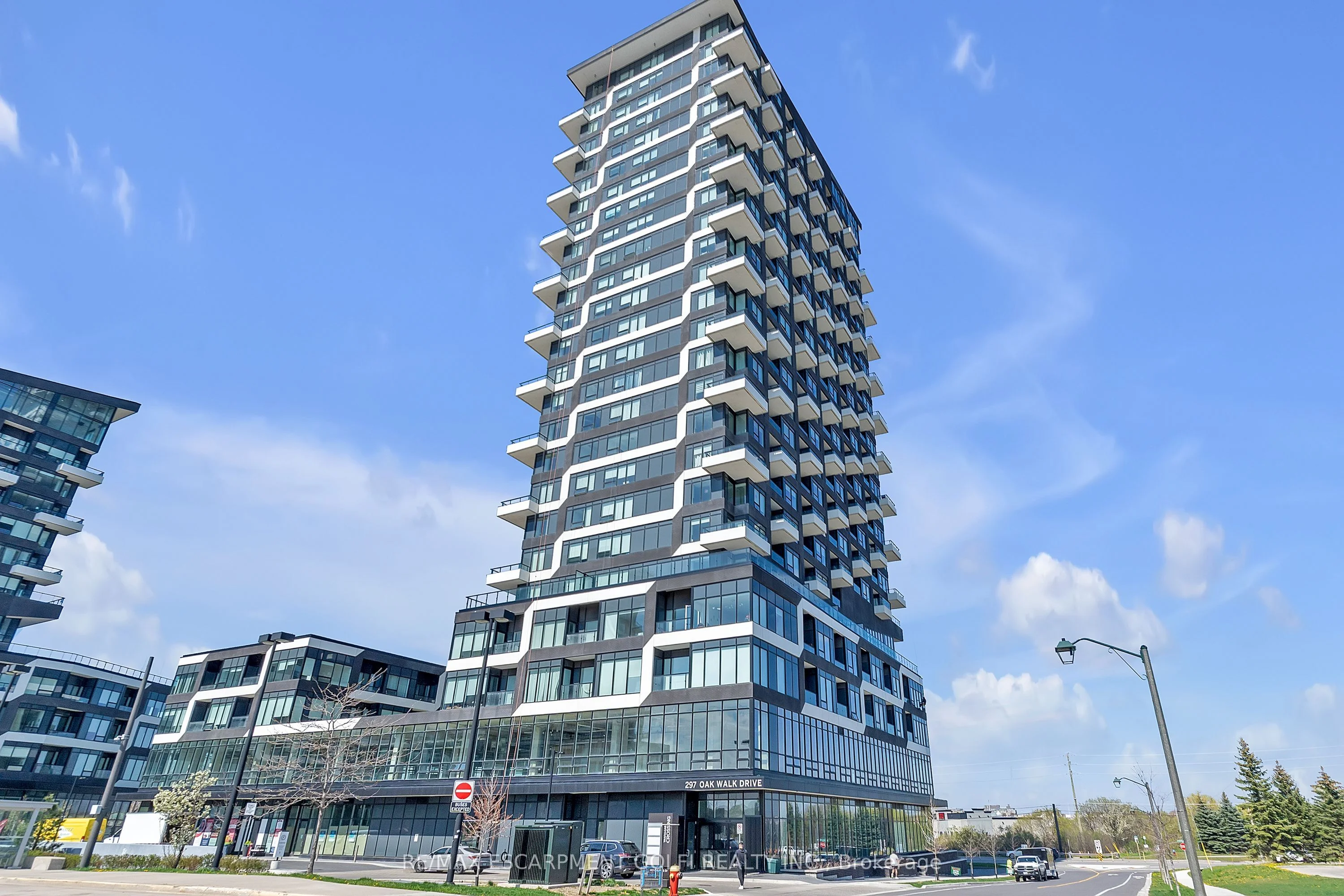 297 Oak Walk Drive 1106, Oakville, On L6h 3r6