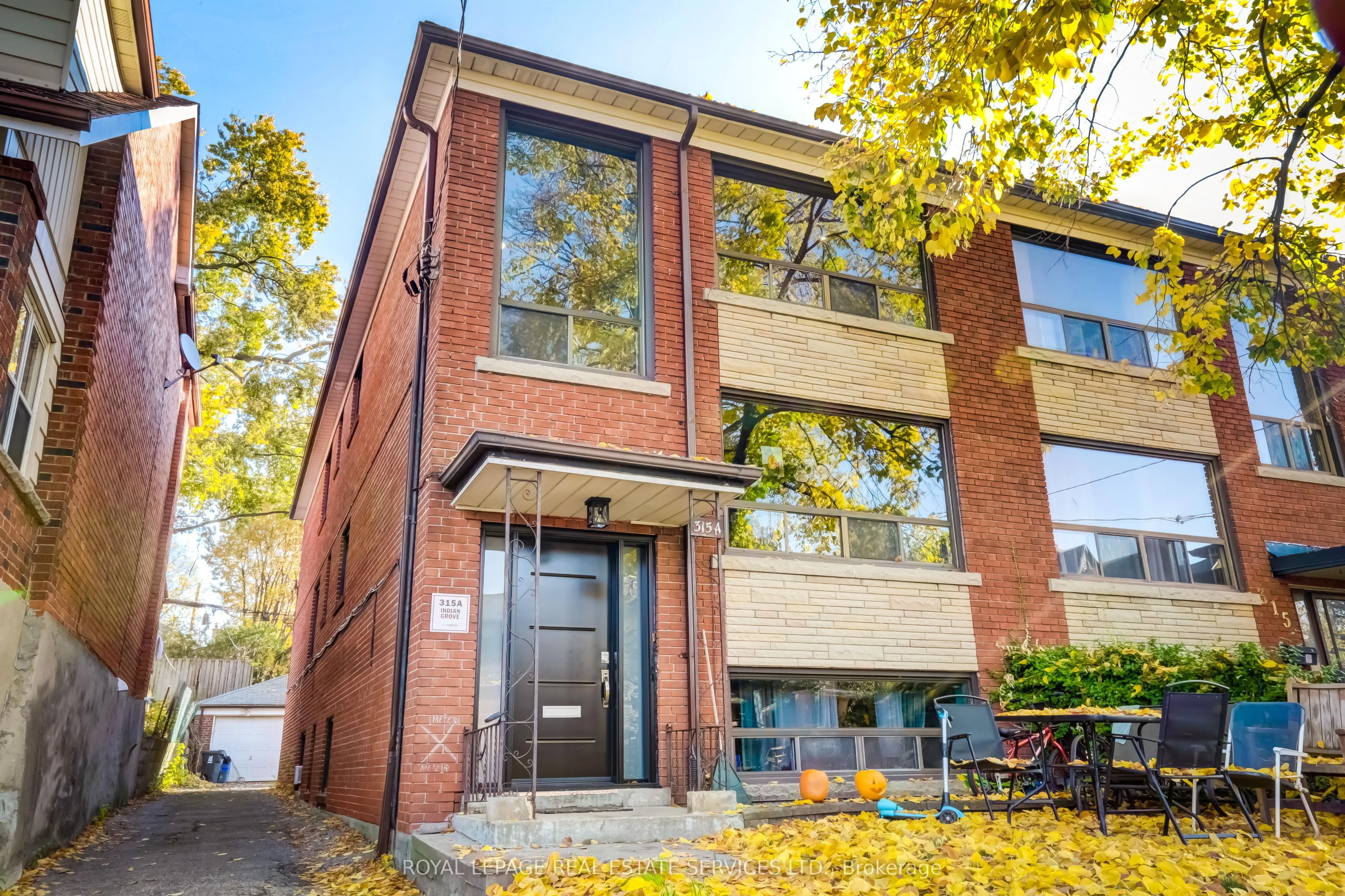 Triplex in Toronto
