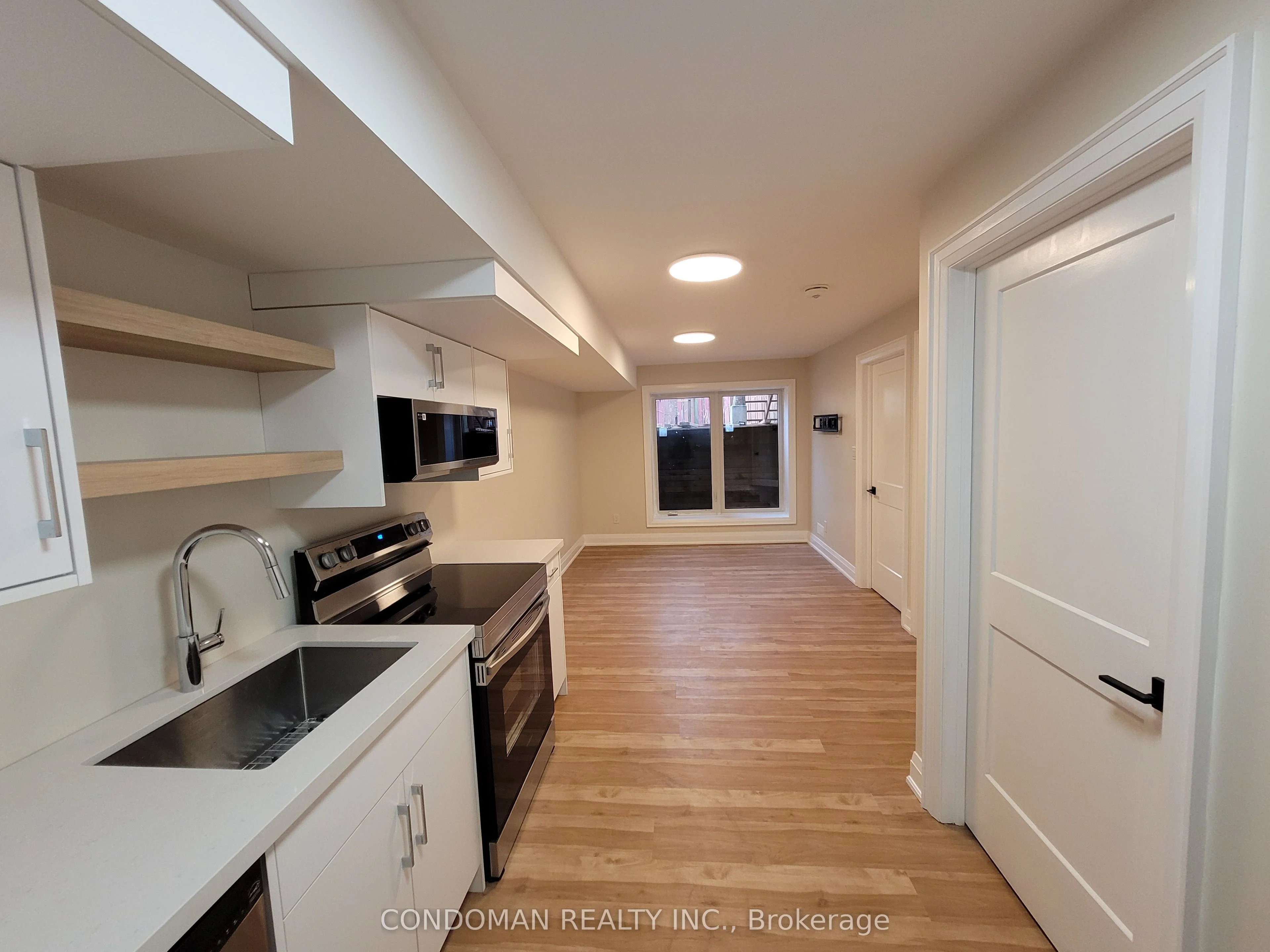 5 Marina Avenue, Toronto W06, On M8w 1j8
