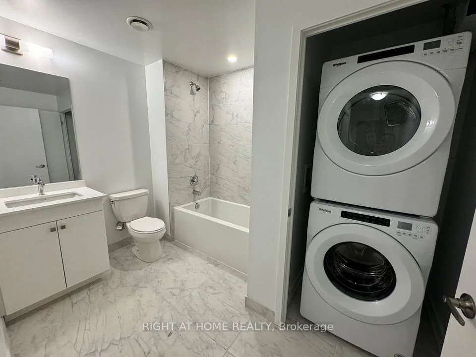 1035 Southdown Road 714, Mississauga, ON L5J 0A2