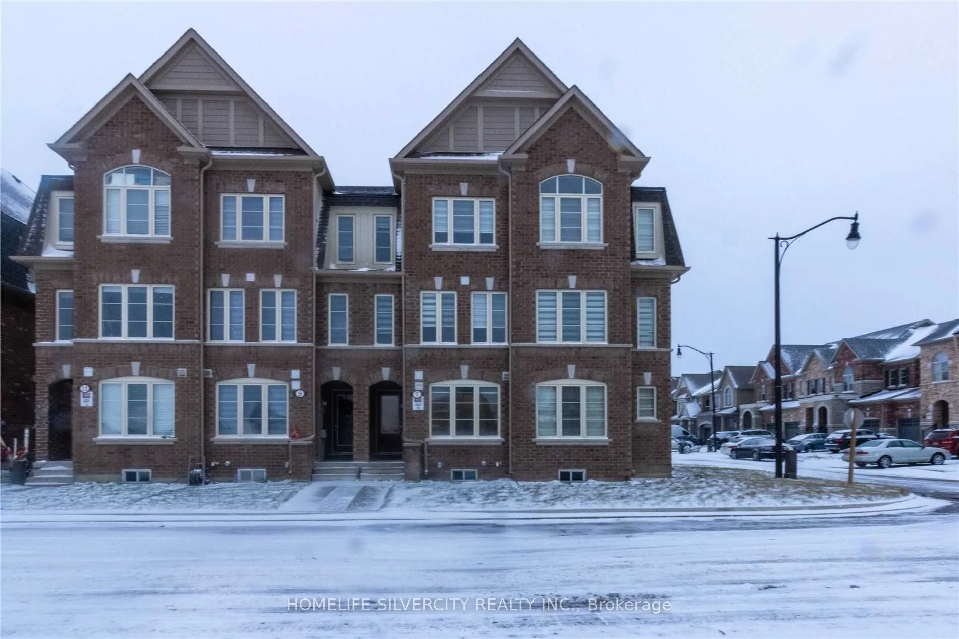 Att/Row/Townhouse in Brampton