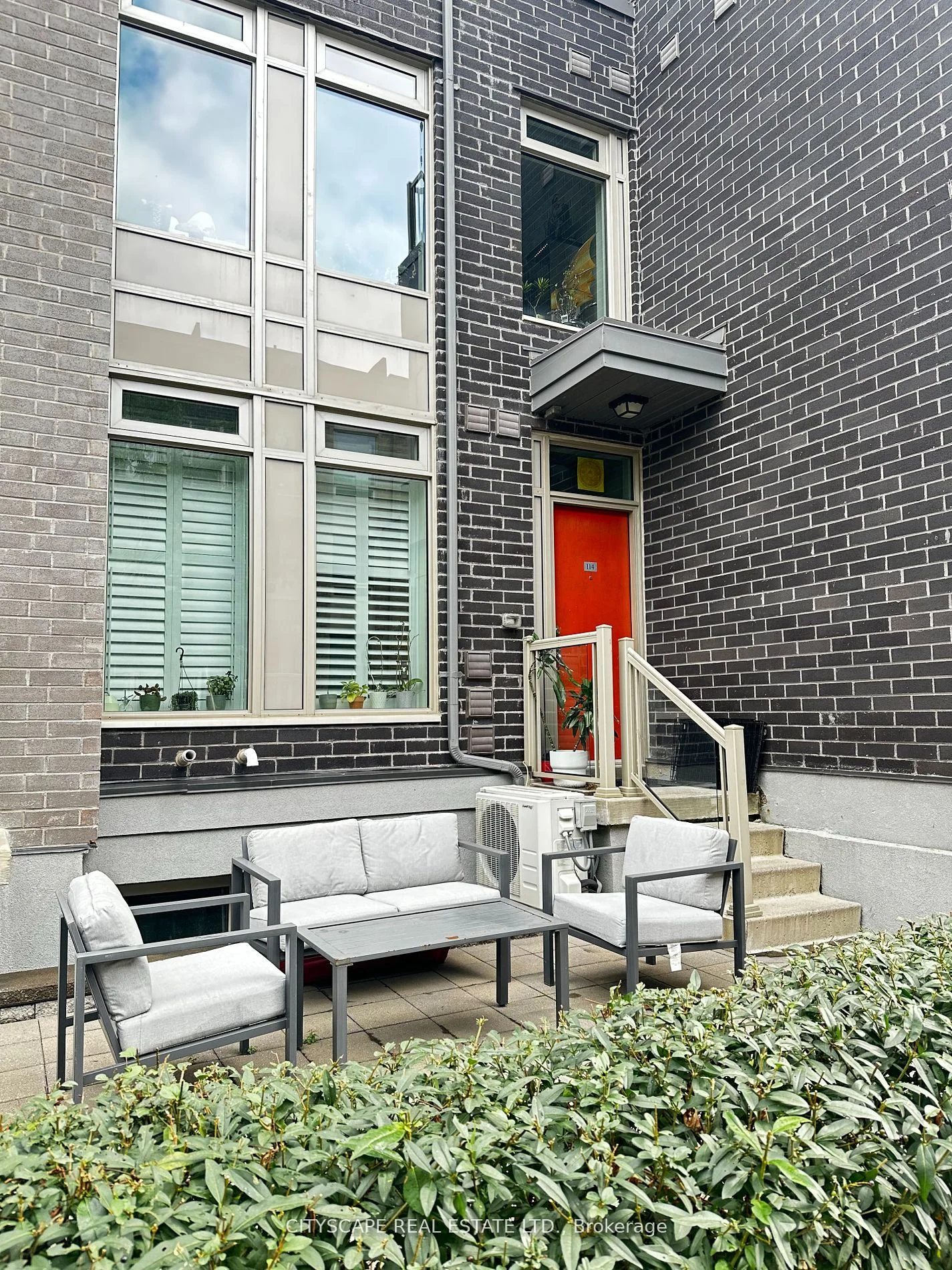 11 Applewood Lane 114, Toronto W08, ON M9C 0C1