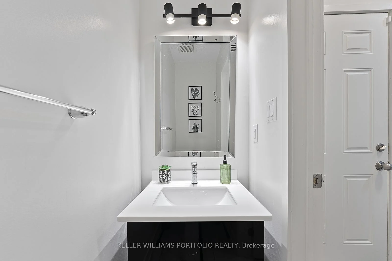 222 Squire Crescent, Oakville, ON L6H 0L3