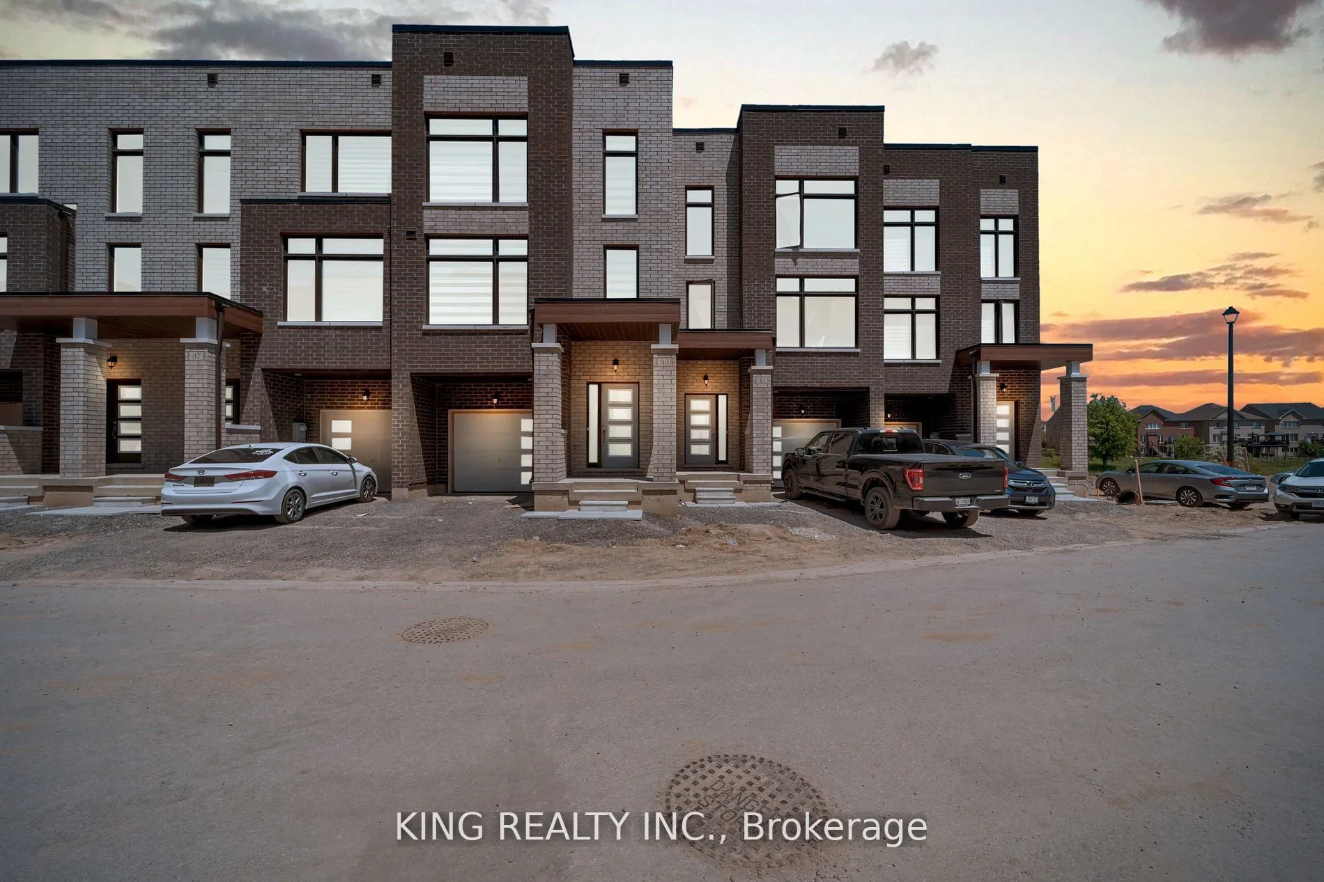Att/Row/Townhouse in Brampton