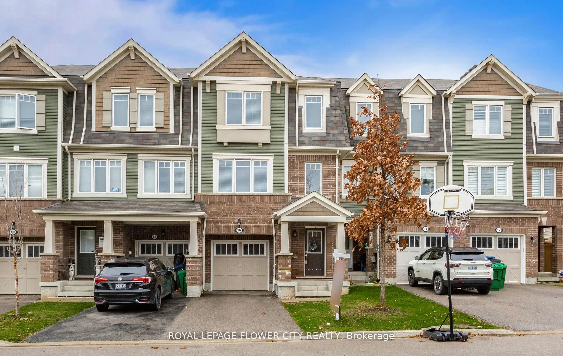 Att/Row/Townhouse in Brampton