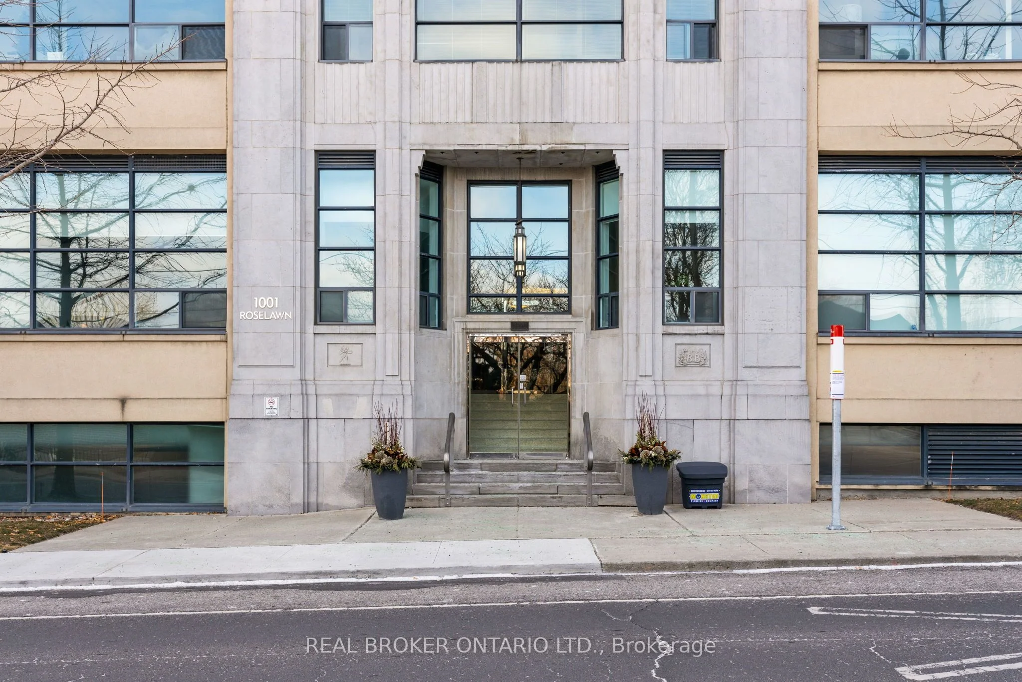 1001 Roselawn Avenue 112, Toronto W04, On M6b 4m4
