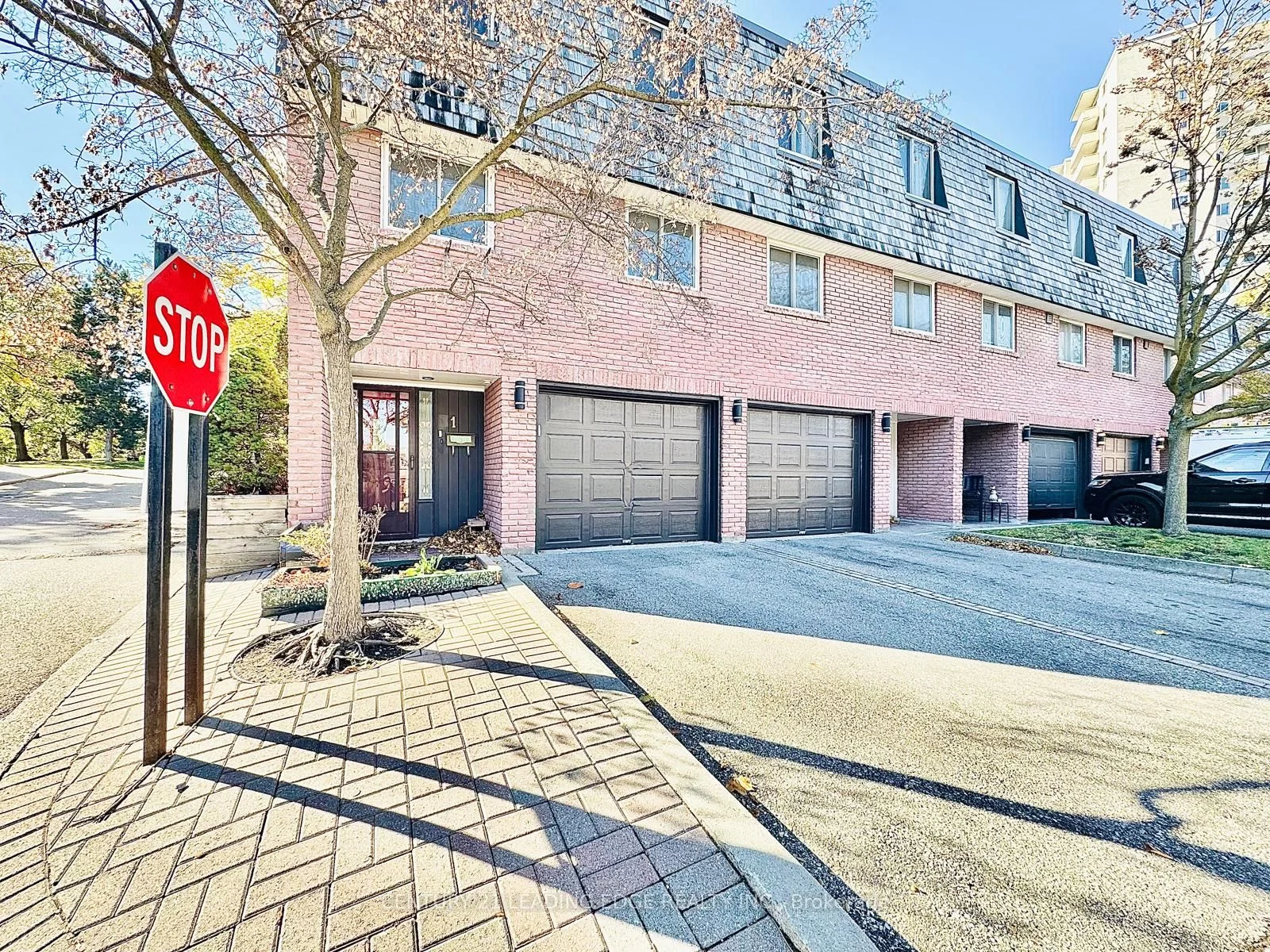 2145 Sherobee Road 1, Mississauga, ON L5A 3G8