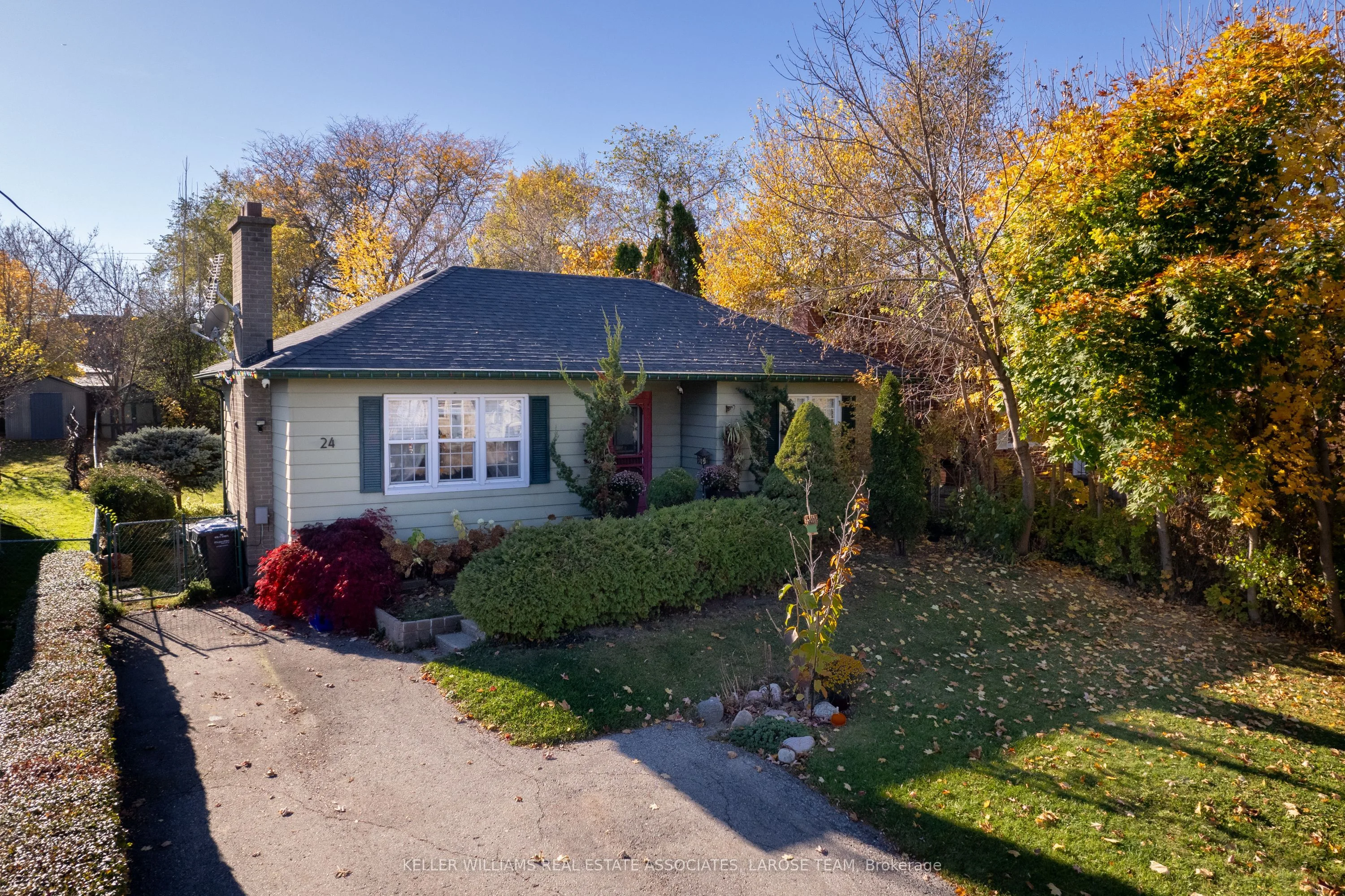 24 Arch Road, Mississauga, On L5m 1m5
