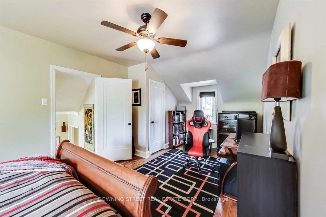 16 Bethnal Avenue, Toronto W07, ON M8Y 1Y6