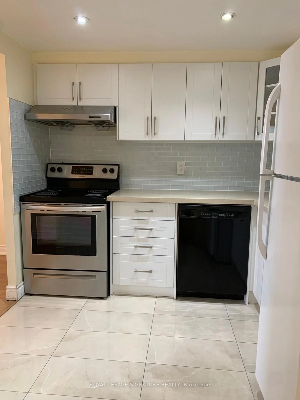 145 Hillcrest Avenue 701, Mississauga, On L5b 3z1