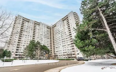 3590 Kaneff Crescent 2003, Mississauga, On L5a 3x3