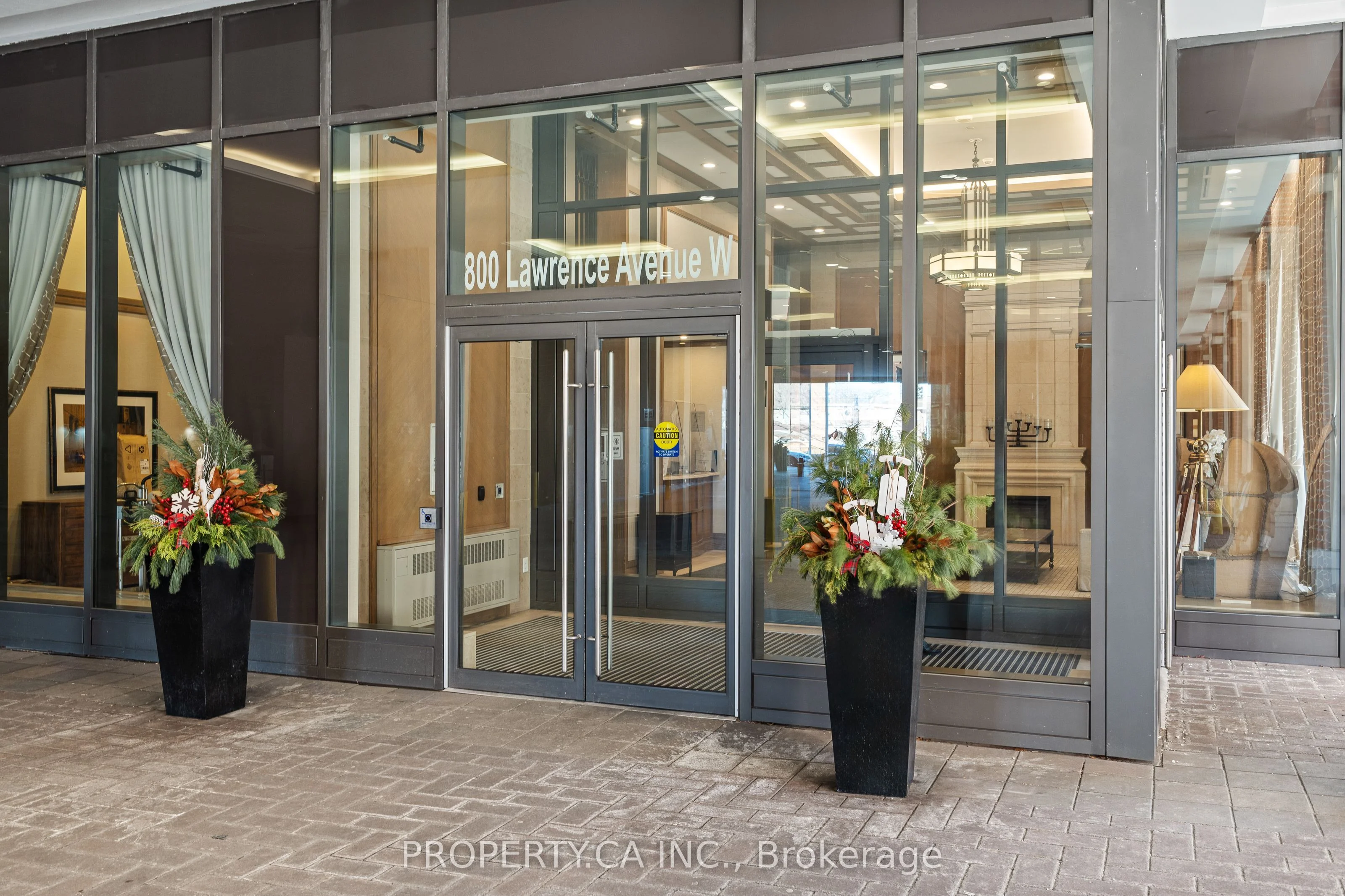 800 Lawrence Avenue W 306, Toronto W04, On M6a 0b1