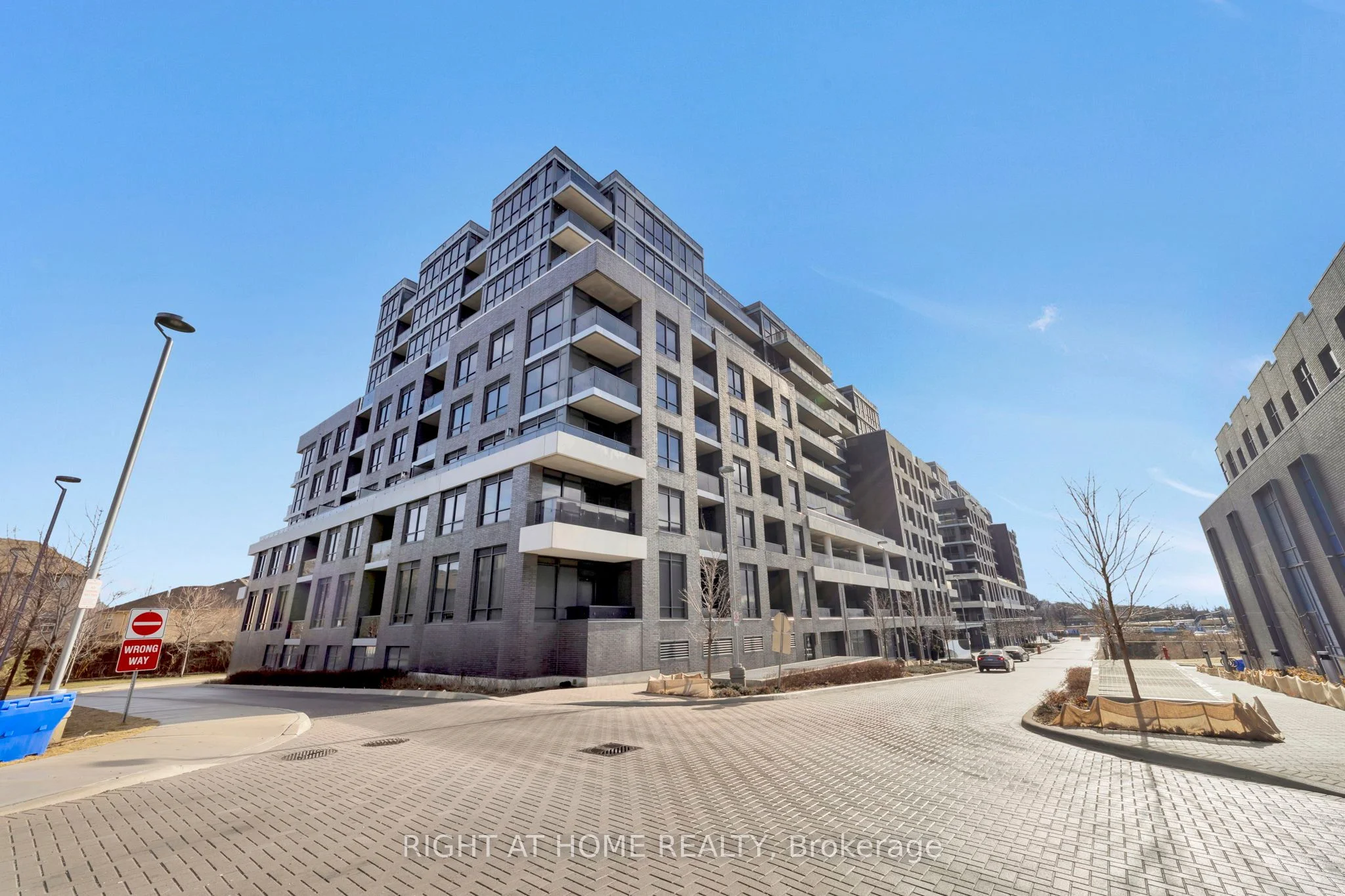 26 Gibbs Road 649, Toronto W08, On M9b 0e3
