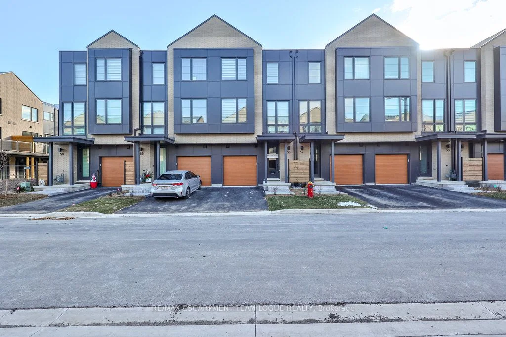 Condo Townhouse in Burlington