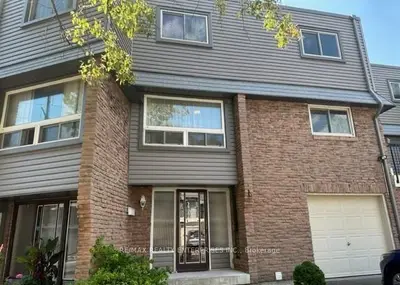 Condo Townhouse in Mississauga