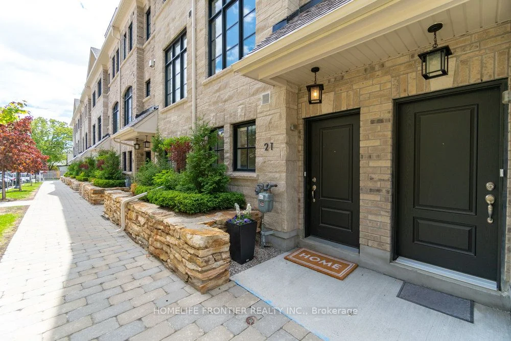 Att/Row/Townhouse in Toronto