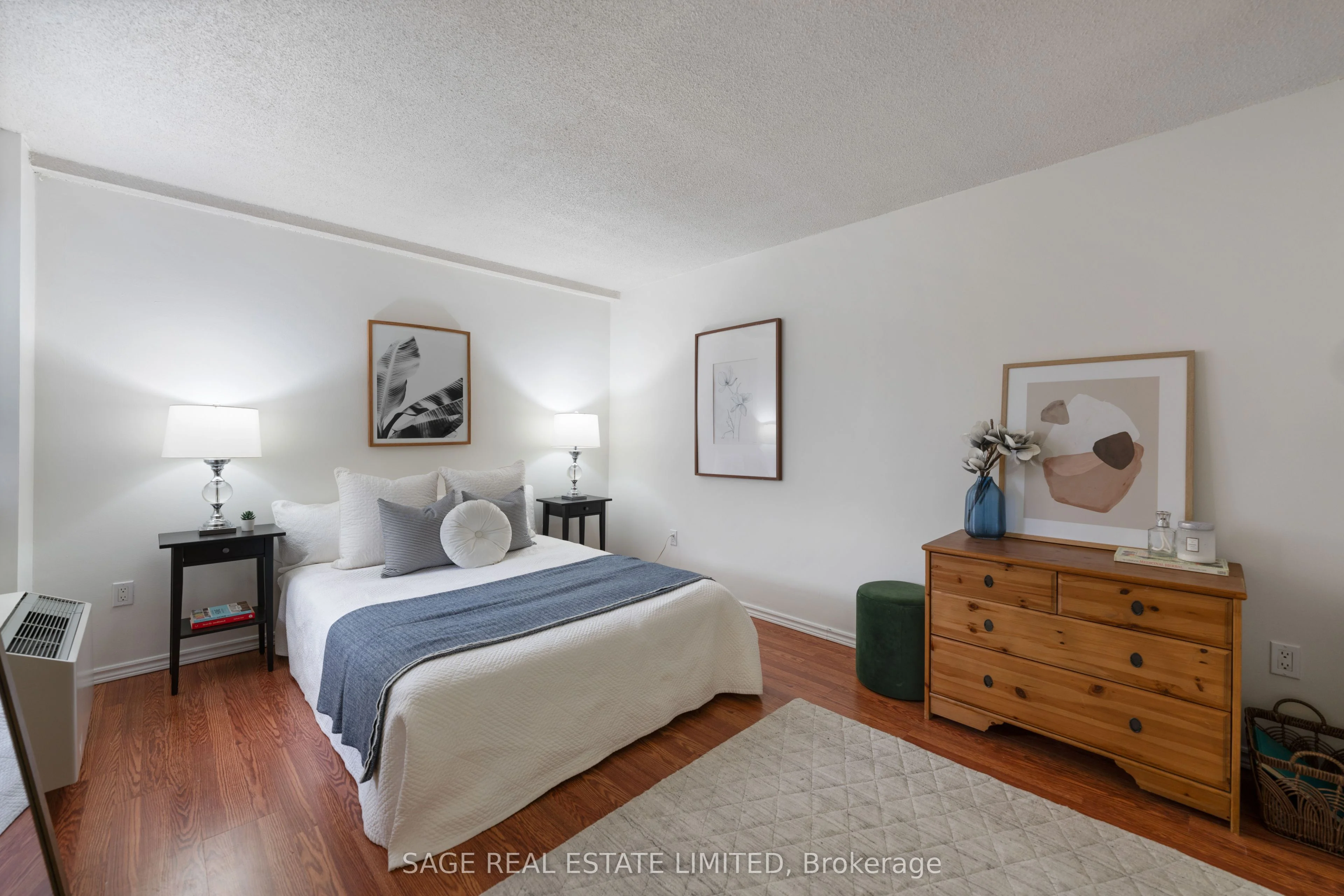 3835 Lake Shore Boulevard W 206, Toronto W06, ON M8W 1R2