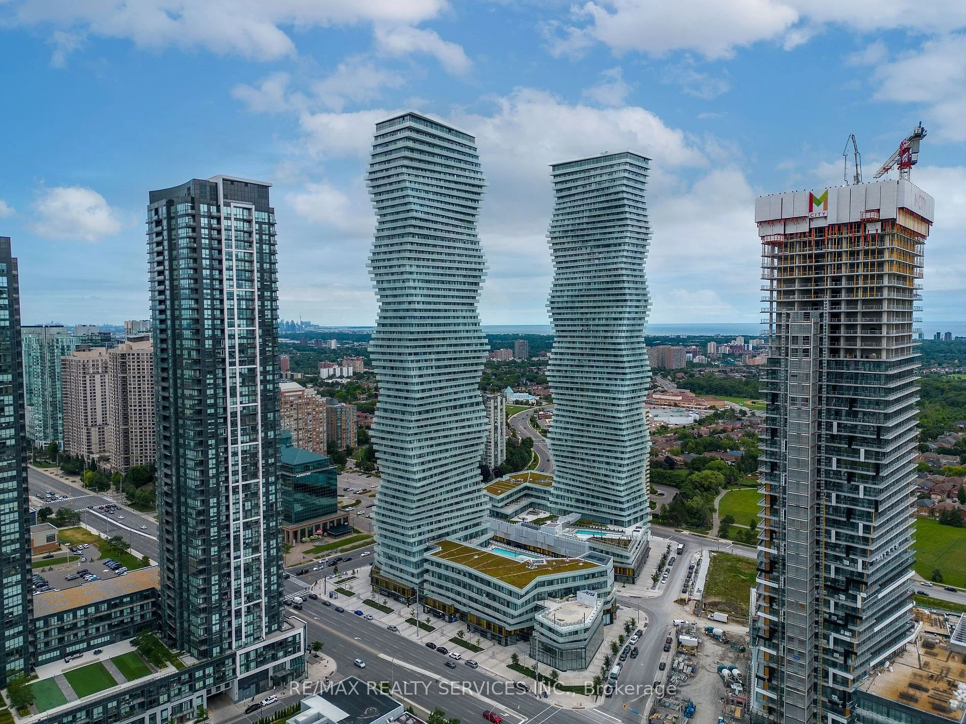 3900 Confederation Parkway 325, Mississauga, On L5b 0k7