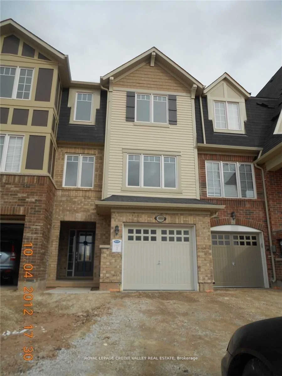 Att/Row/Townhouse in Brampton