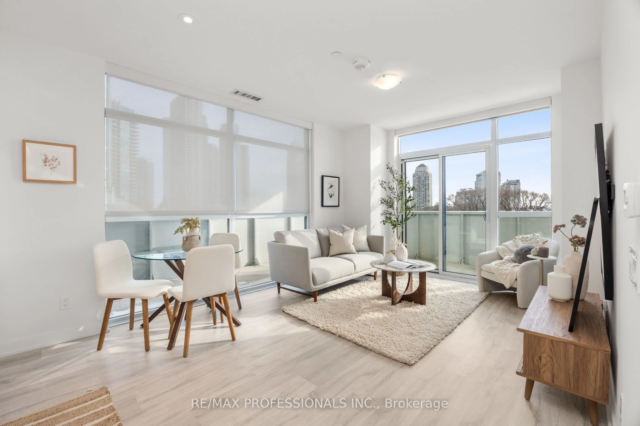 251 Manitoba Street 414, Toronto W06, On M8y 0c7