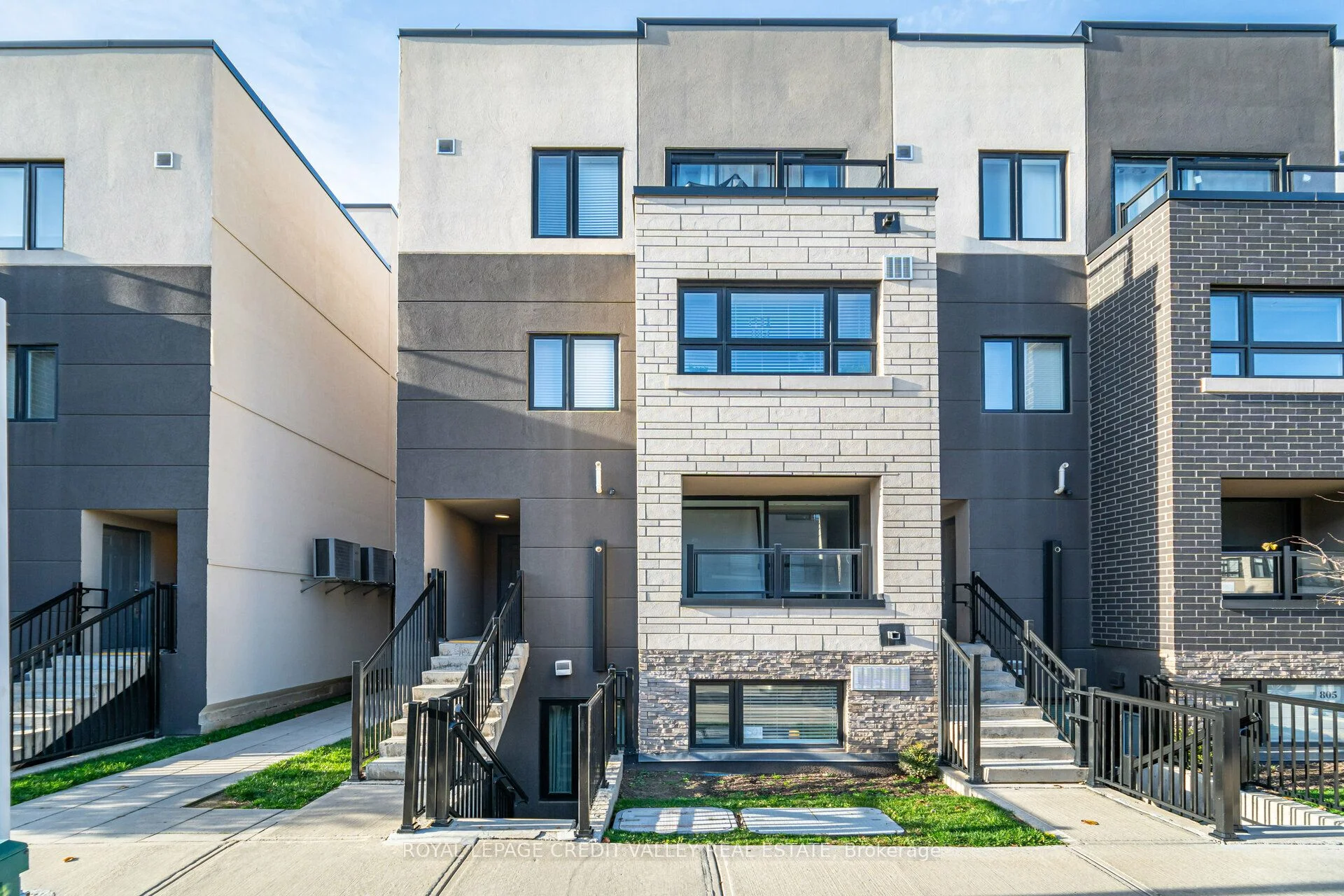 Condo Townhouse in Burlington