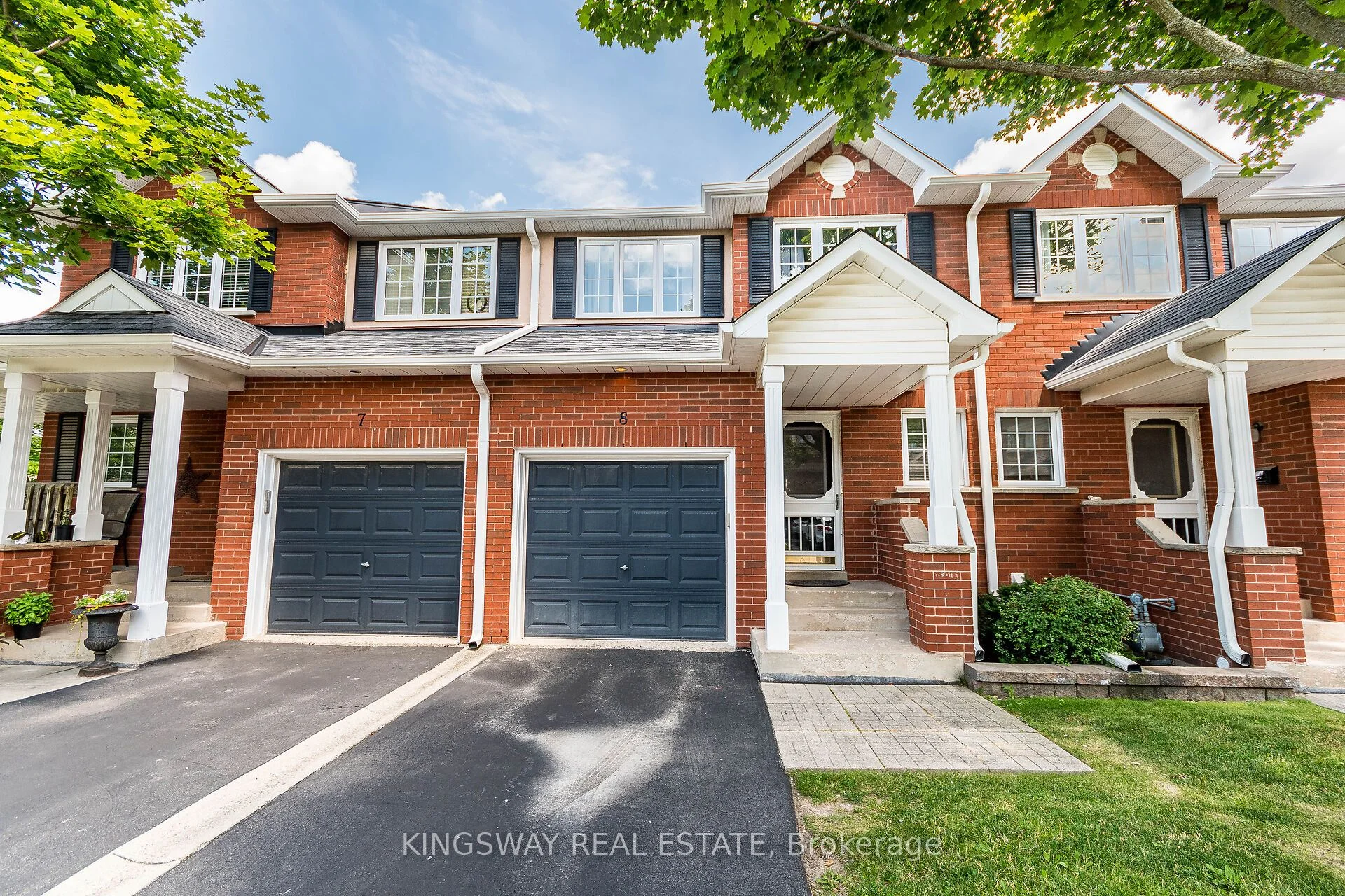 Condo Townhouse in Burlington