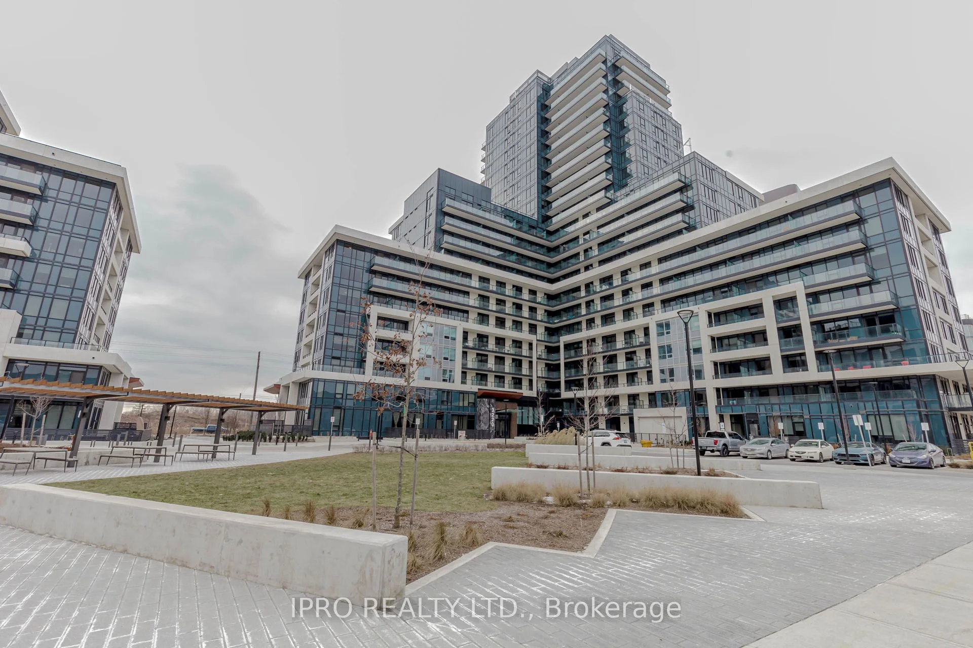 Common Element Condo in Oakville