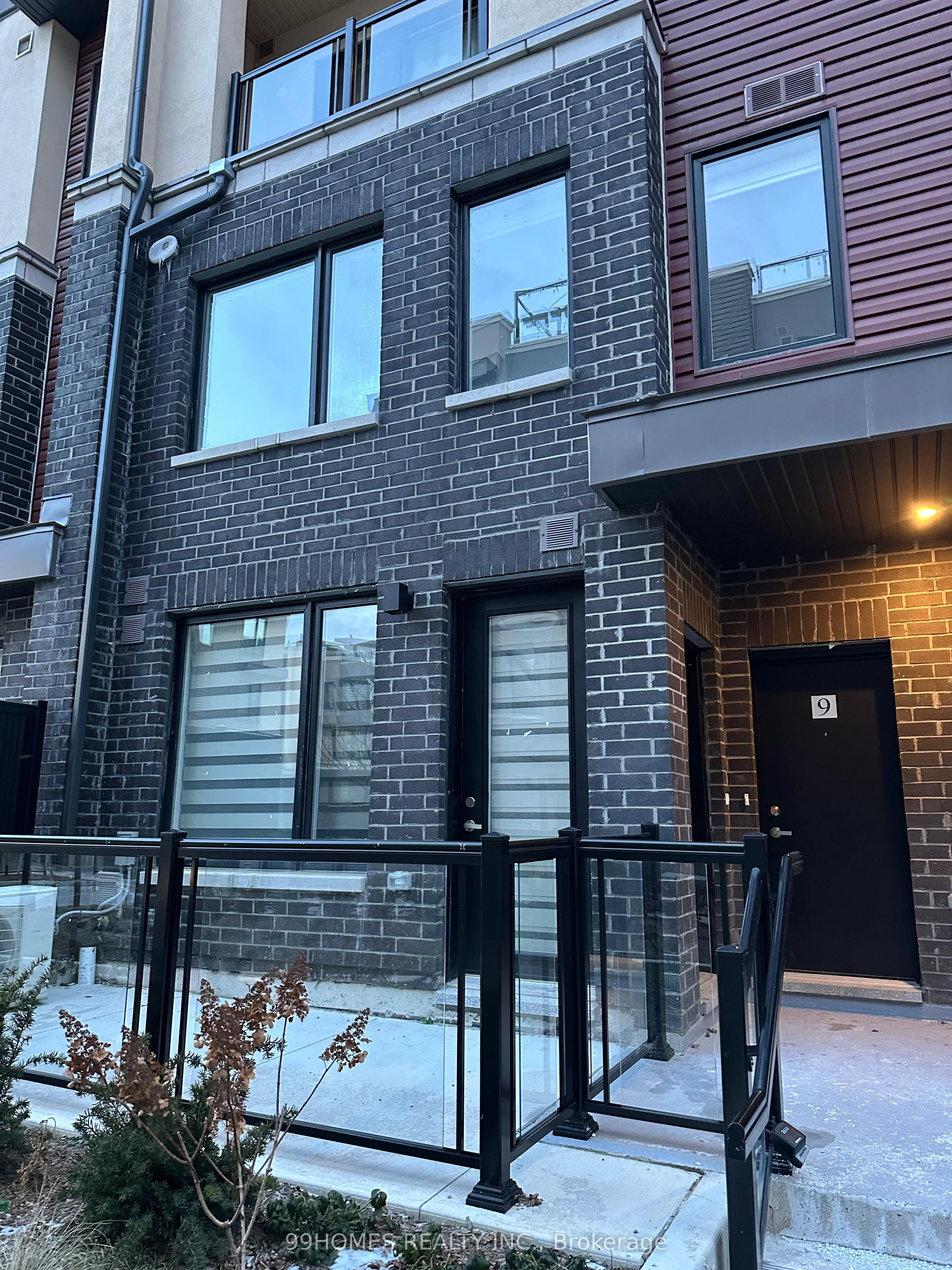 3560 Colonial Drive 10, Mississauga, On L5l 0c1