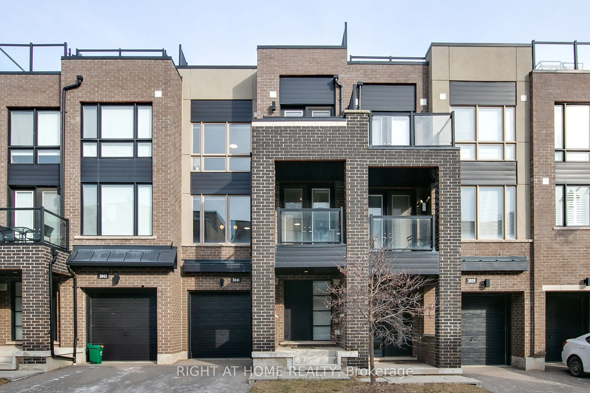 Att/Row/Townhouse in Oakville