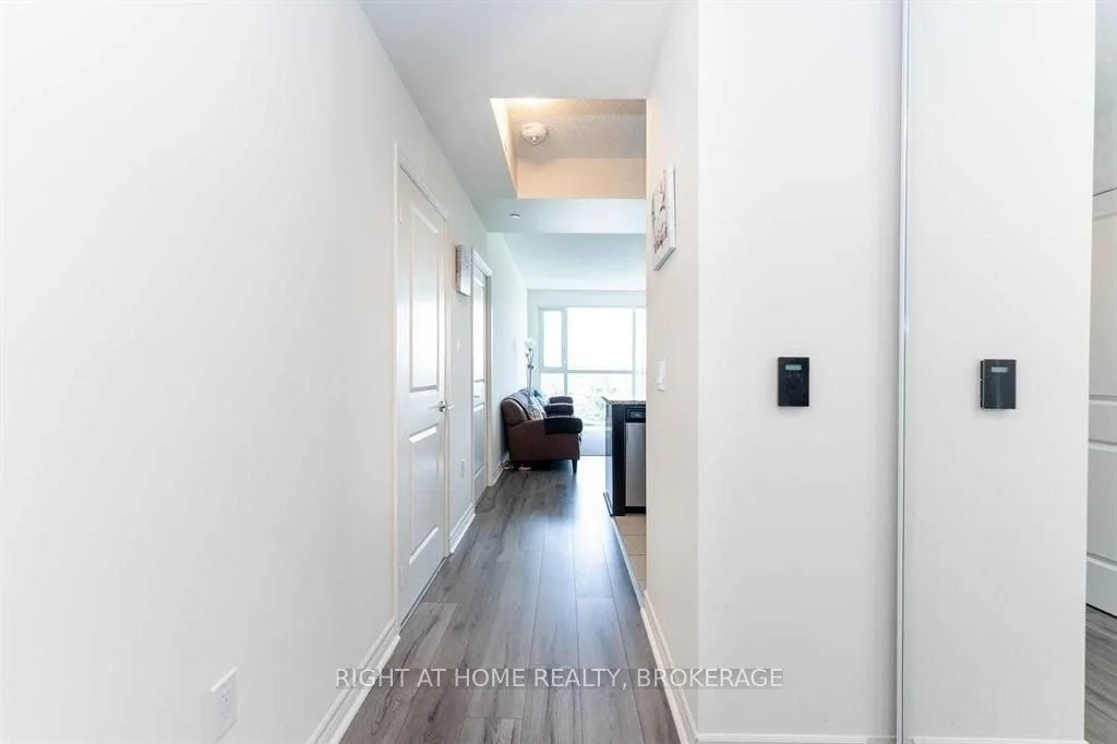 349 Rathburn Road 1219, Mississauga, ON L5B 0K6