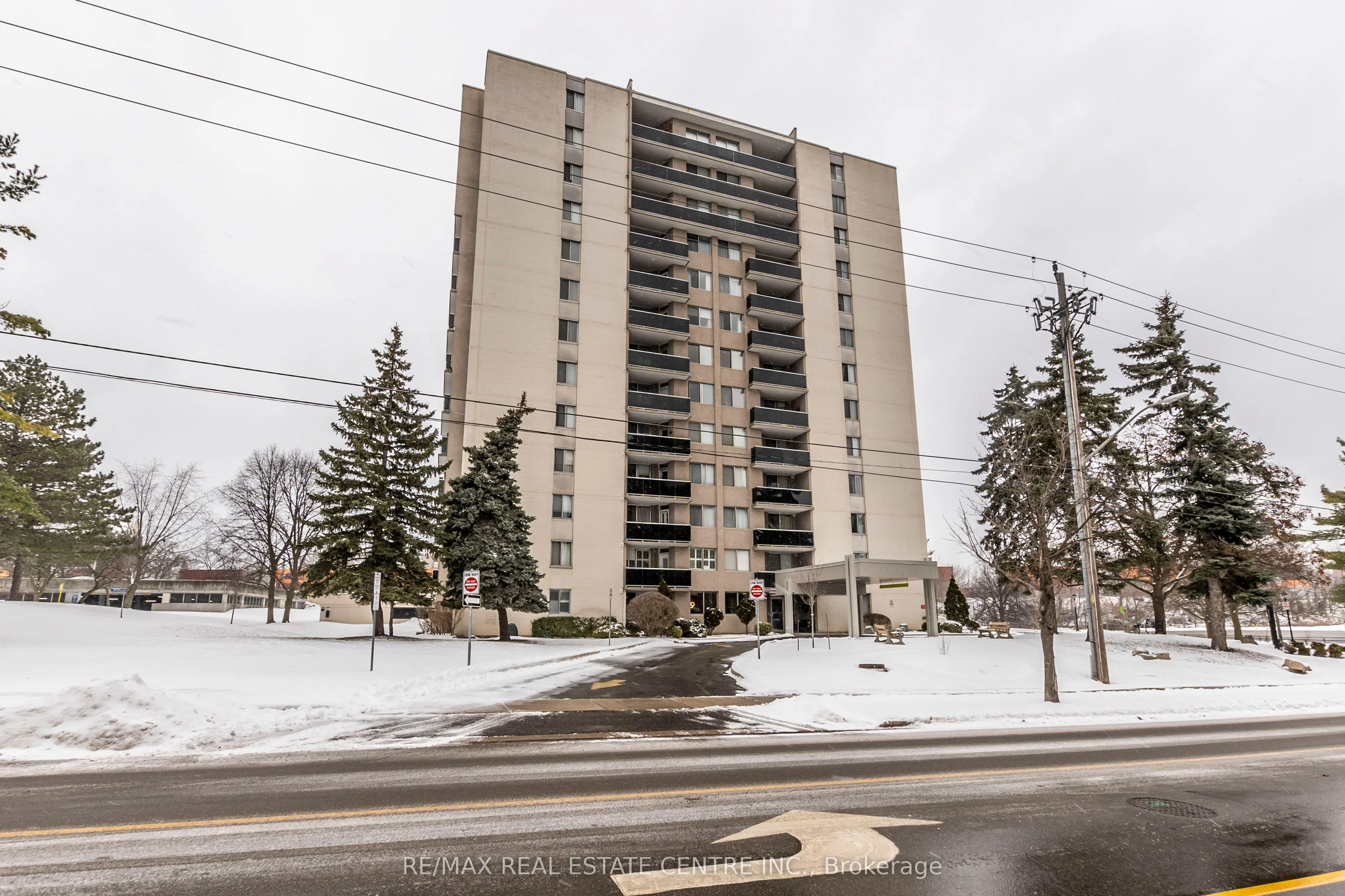 Condo Apartment in Milton