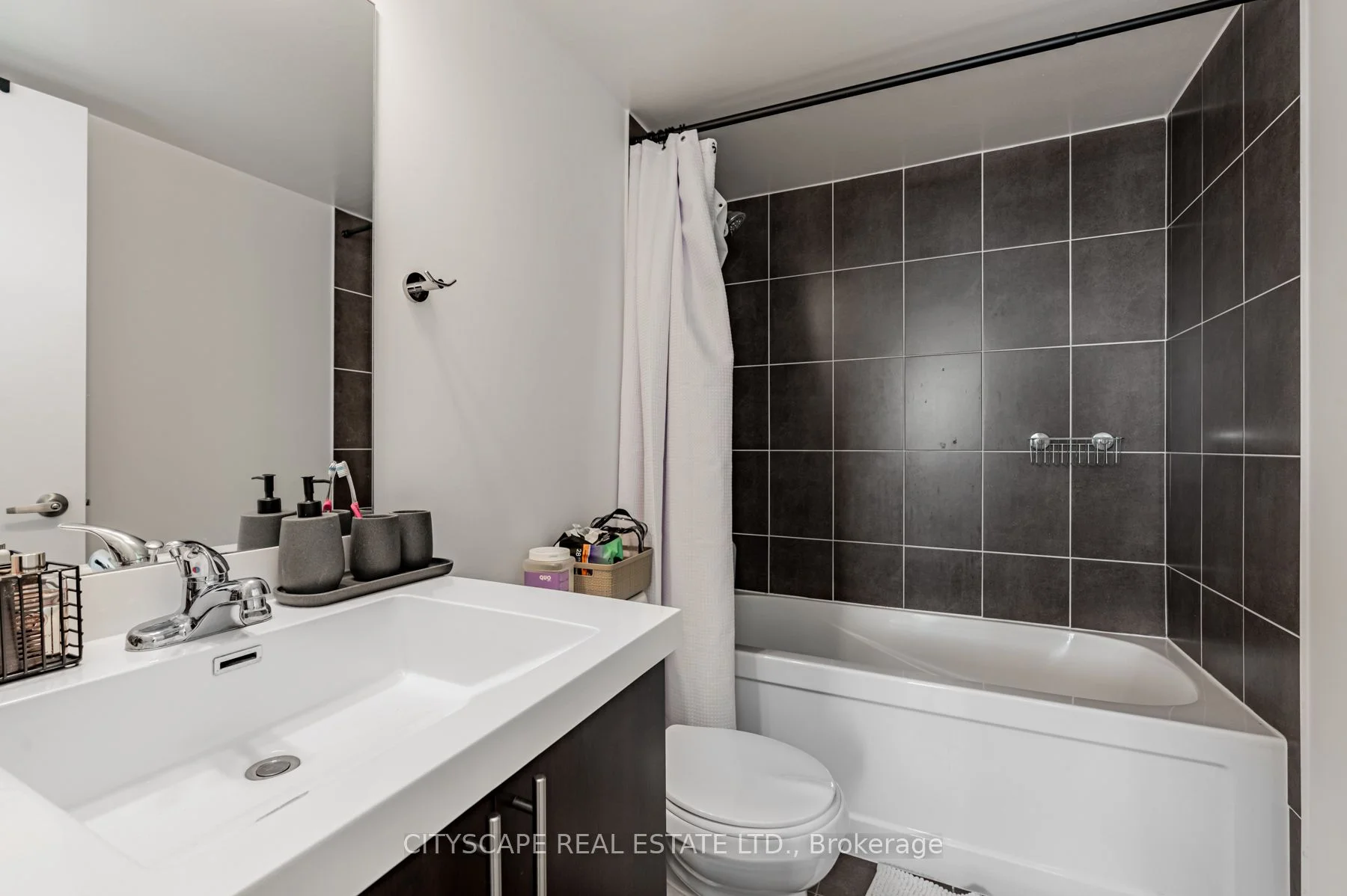 1410 Dupont Street 2206, Toronto W02, ON M6H 2B1