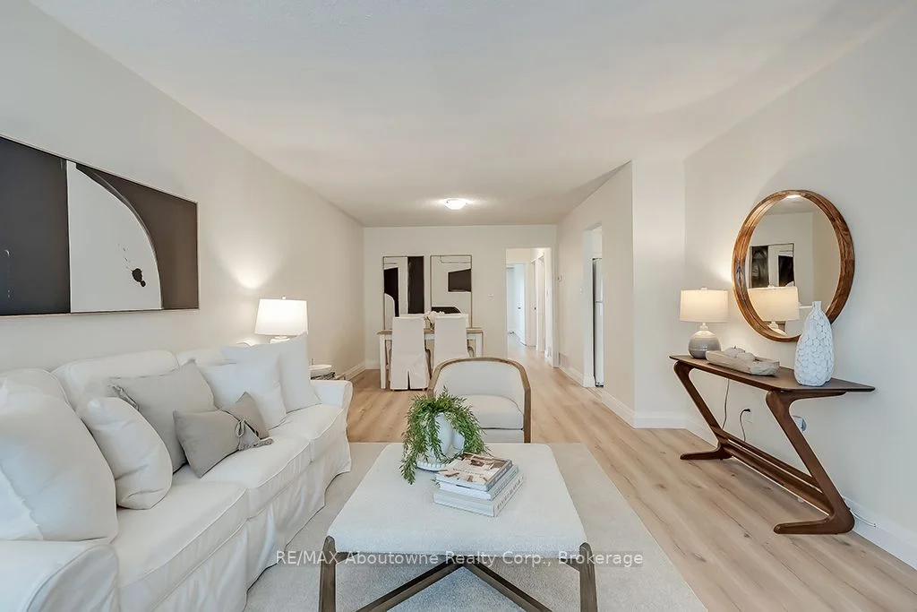 1862 Bonnymede Drive, Mississauga, ON L5J 1E1