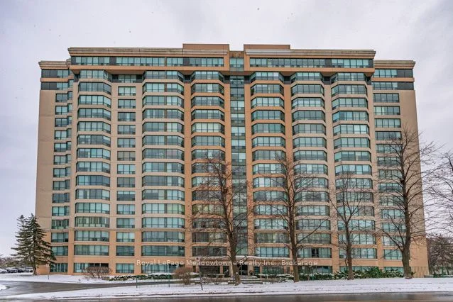 Condo Apartment in Milton
