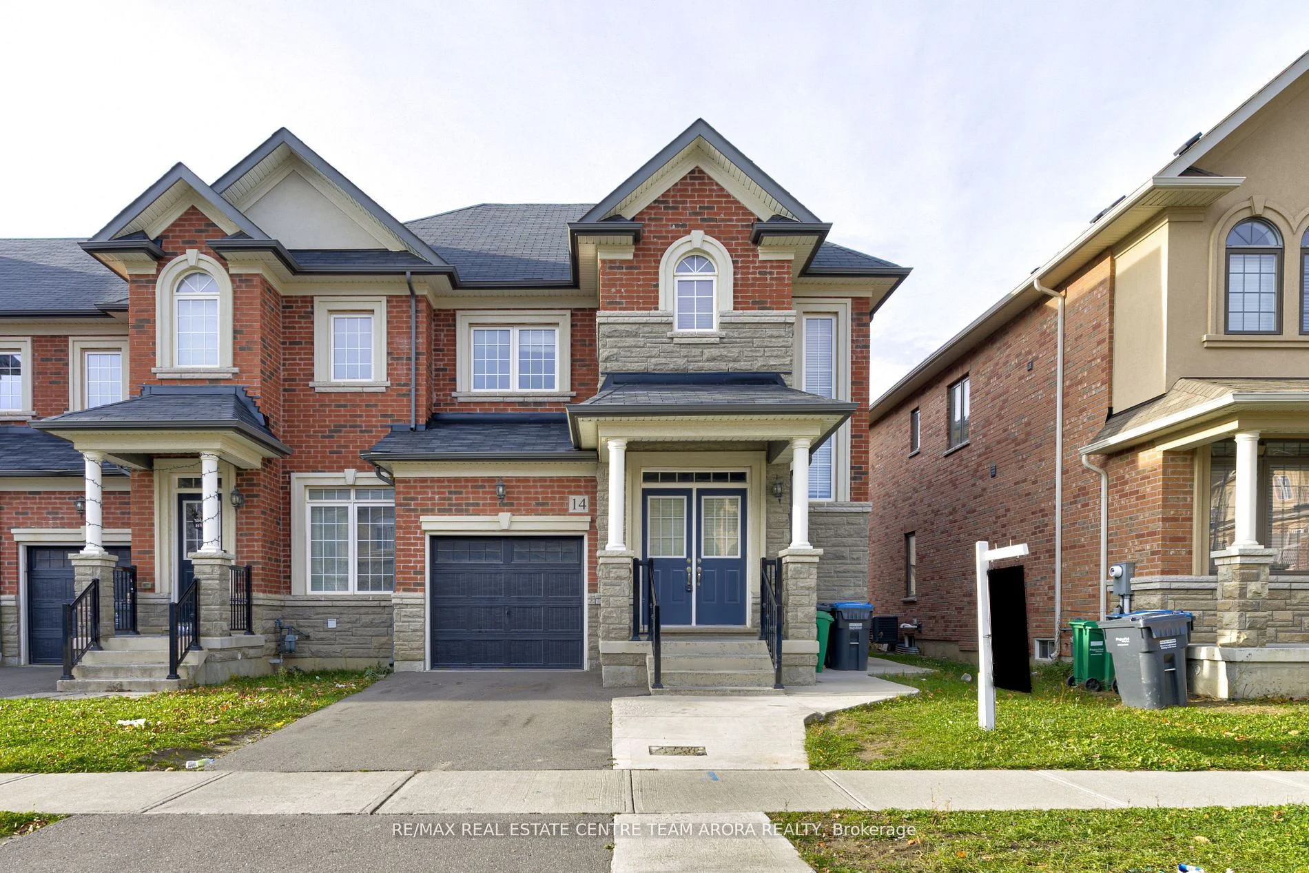 Att/Row/Townhouse in Brampton