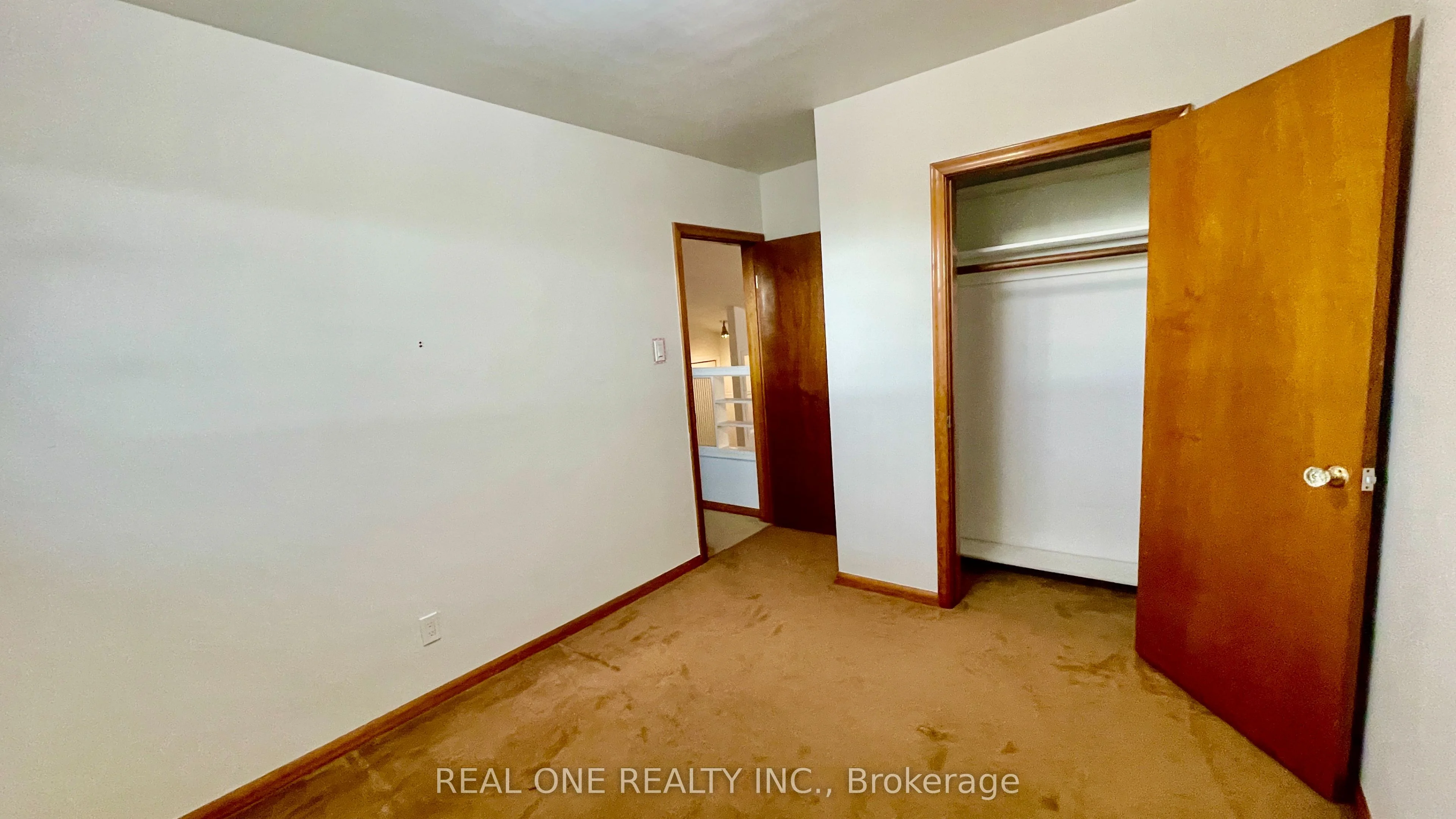 384 Pinegrove Road, Oakville, ON L6K 2B7
