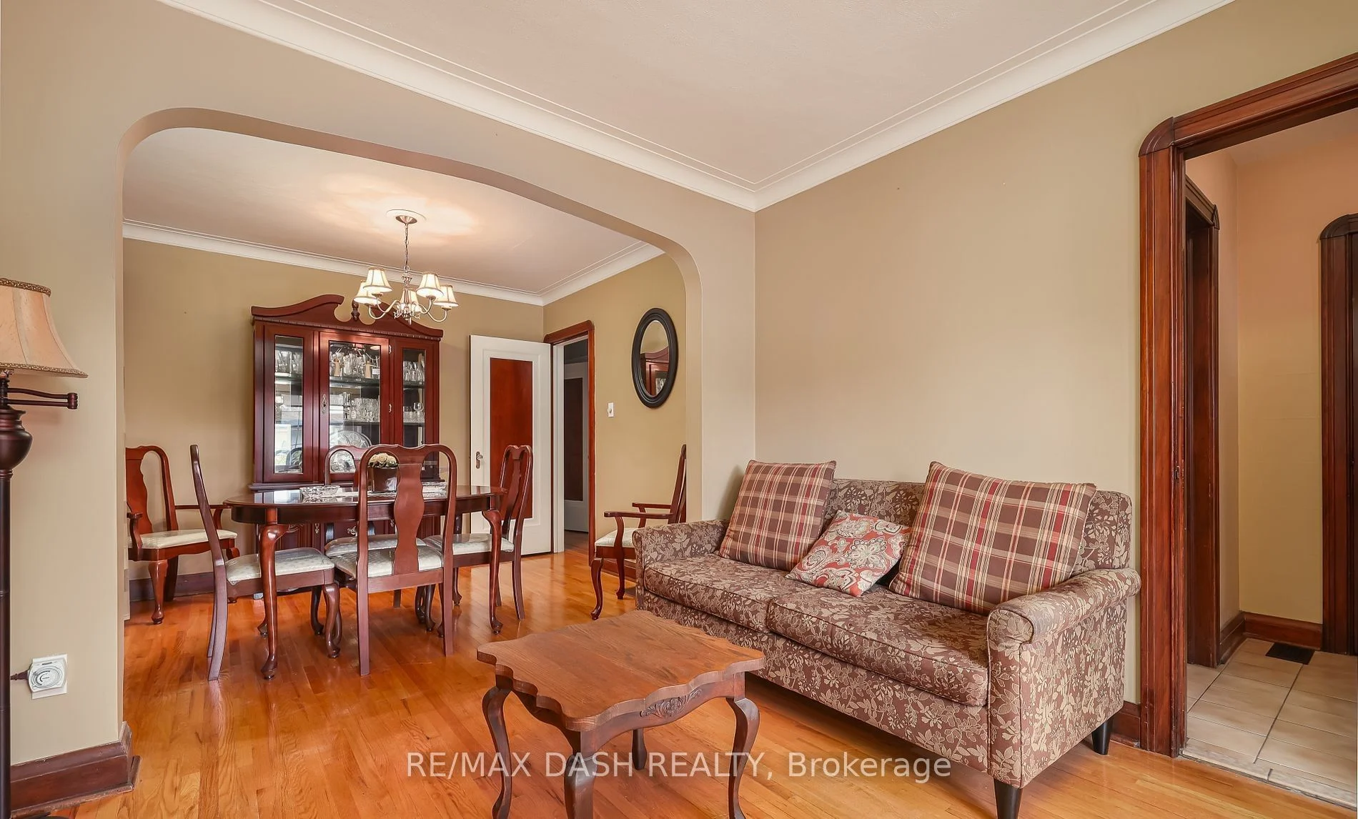 105 Belgravia Avenue Main, Toronto W04, ON M6E 2M4