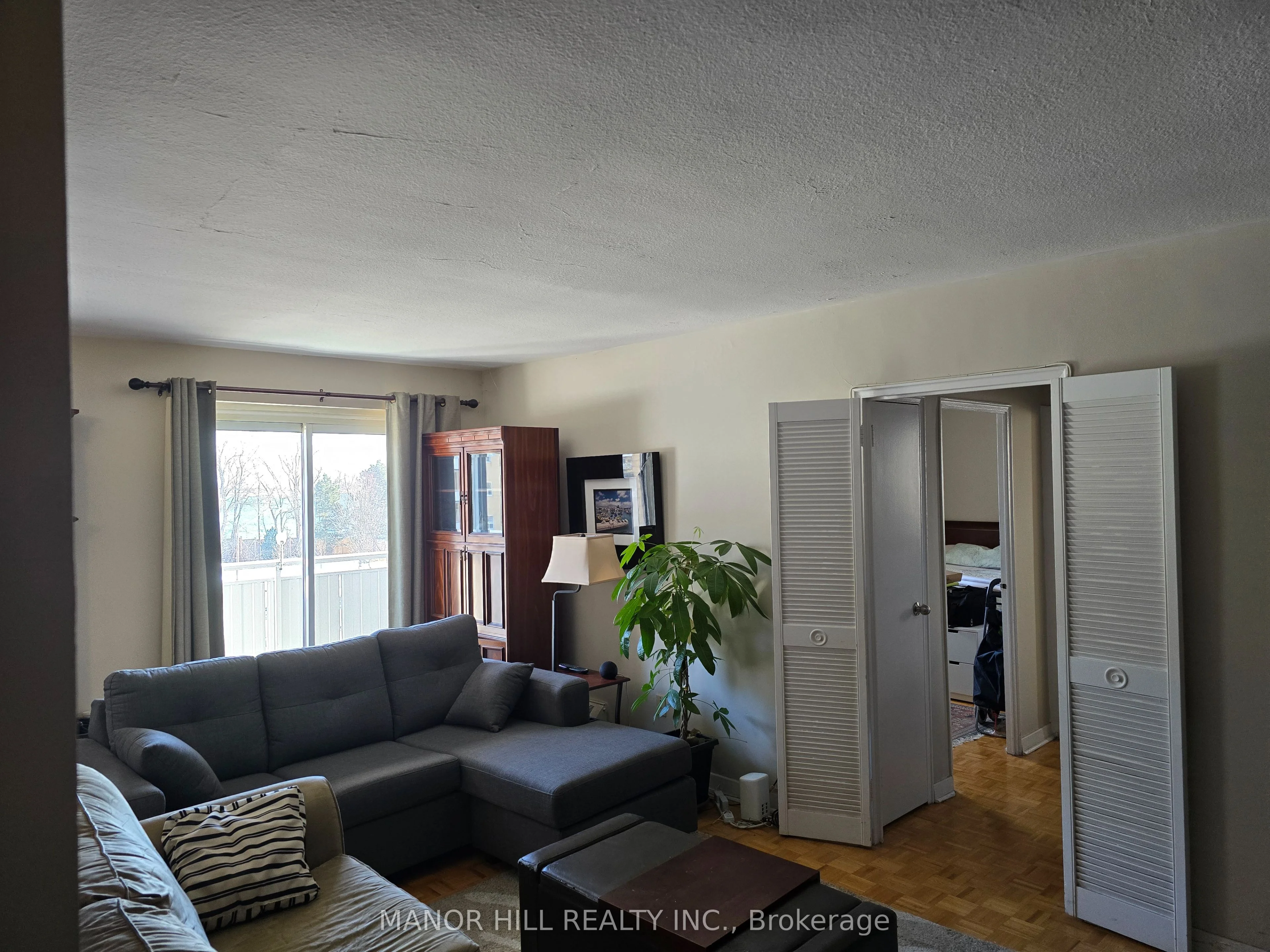 230 Lake Promenade 318, Toronto W06, ON M8W 1B1