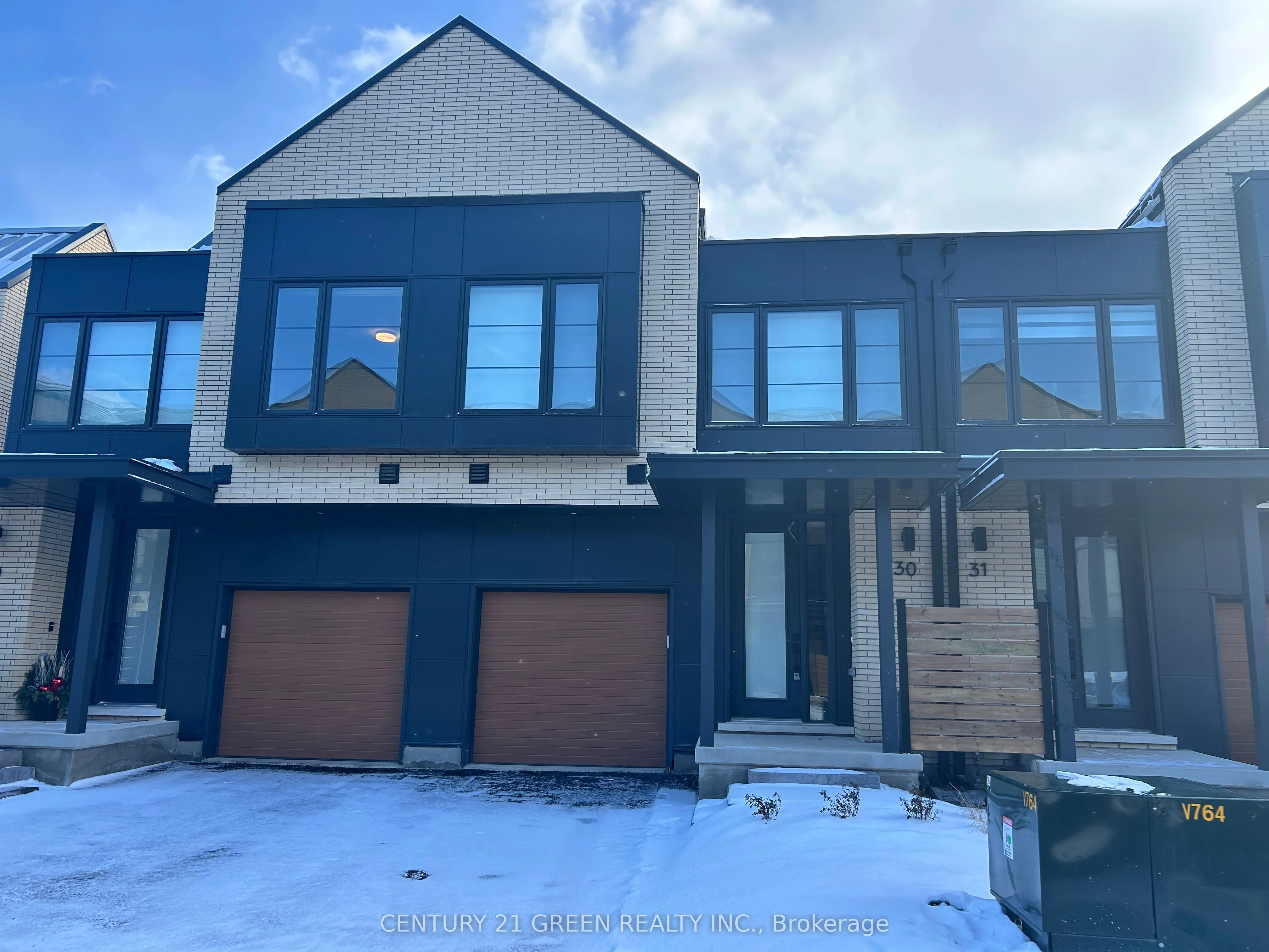 Condo Townhouse in Burlington