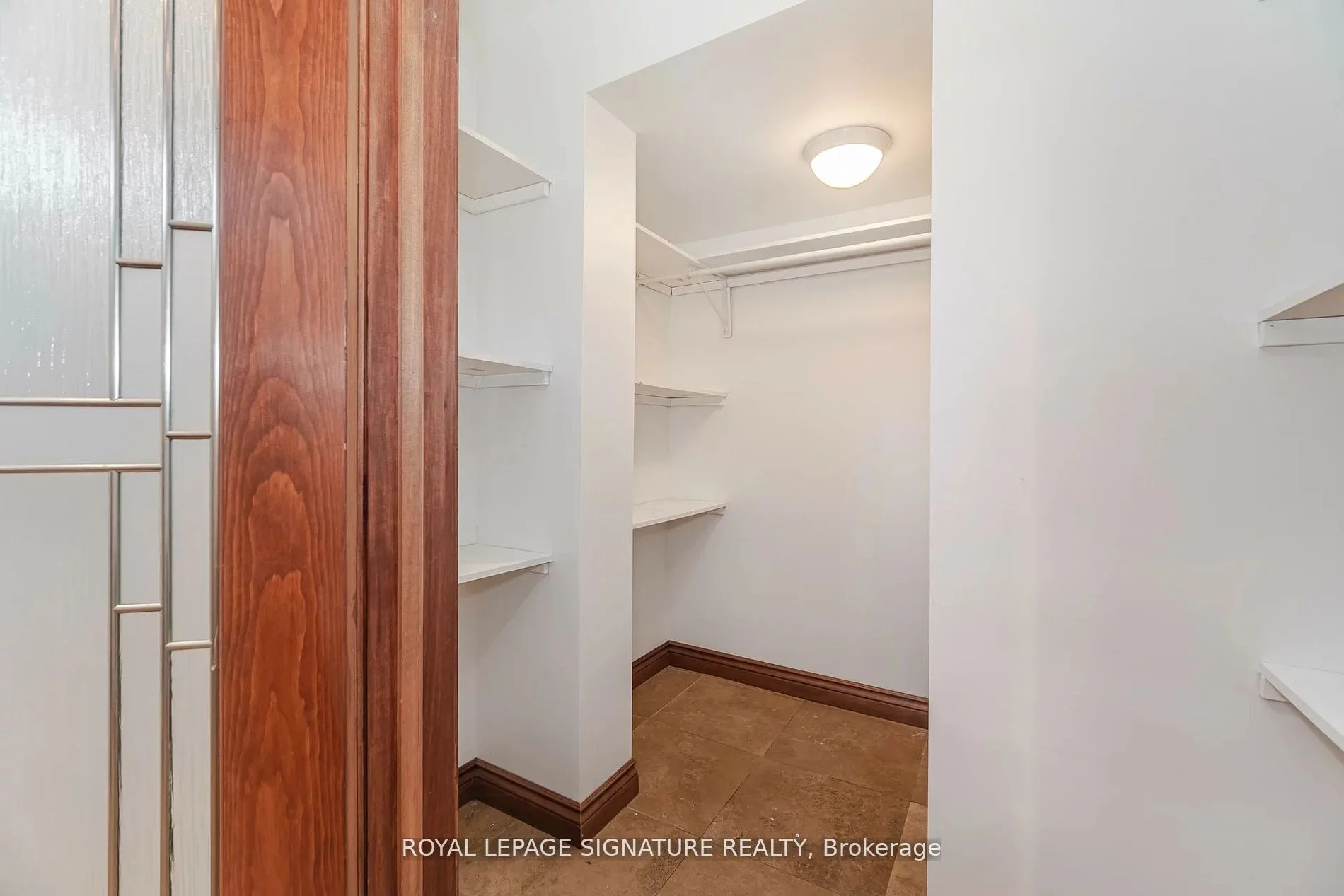 2557 Mindemoya Road, Mississauga, ON L6M 5N8