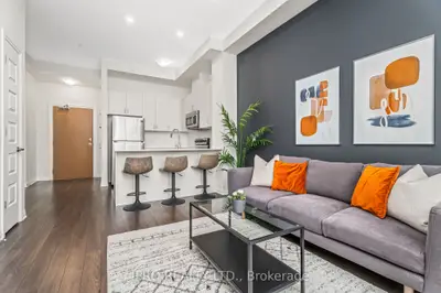 Condo Apartment in Milton